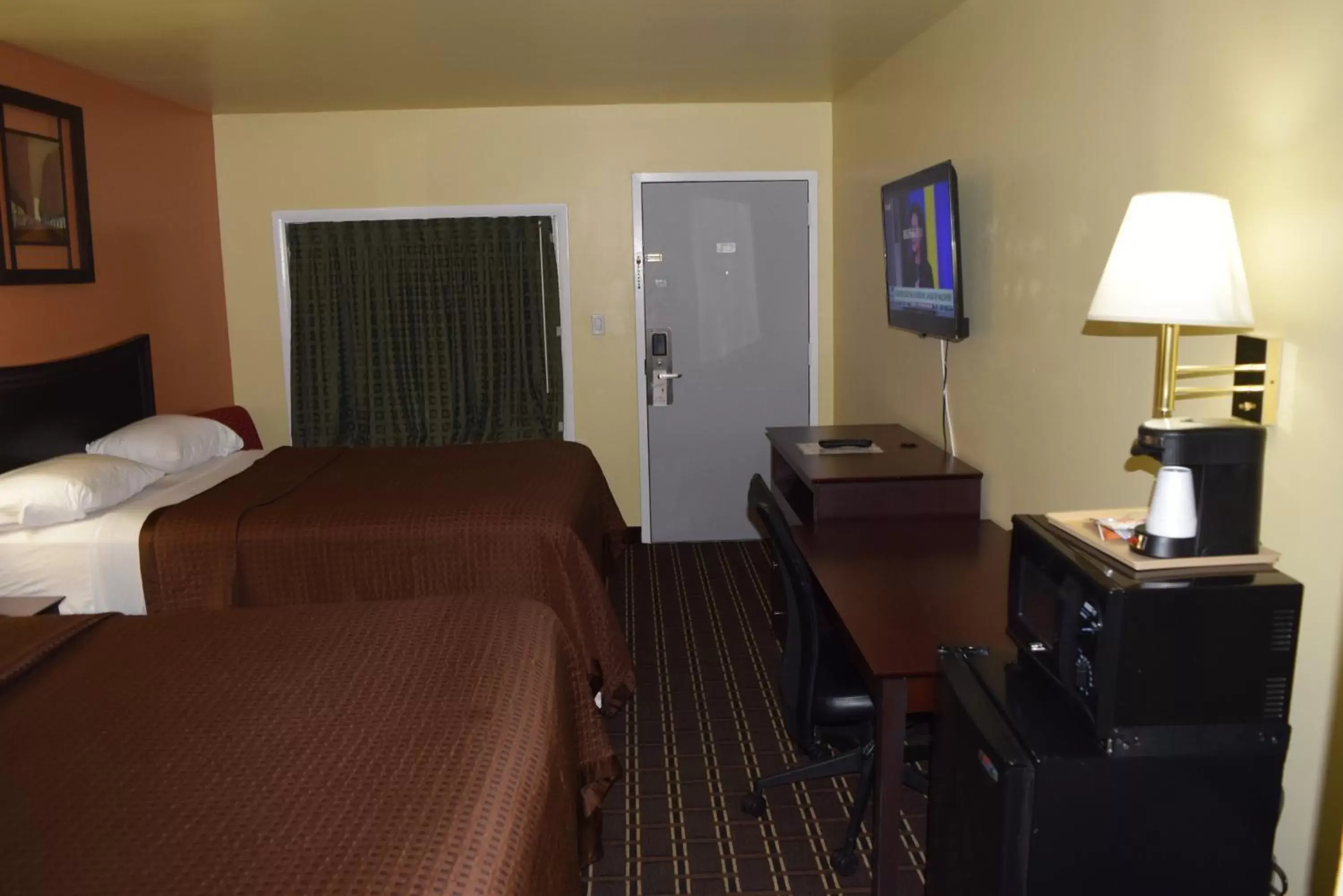Photo of the whole room in White Oaks Motel Pennsville/Carneys Point