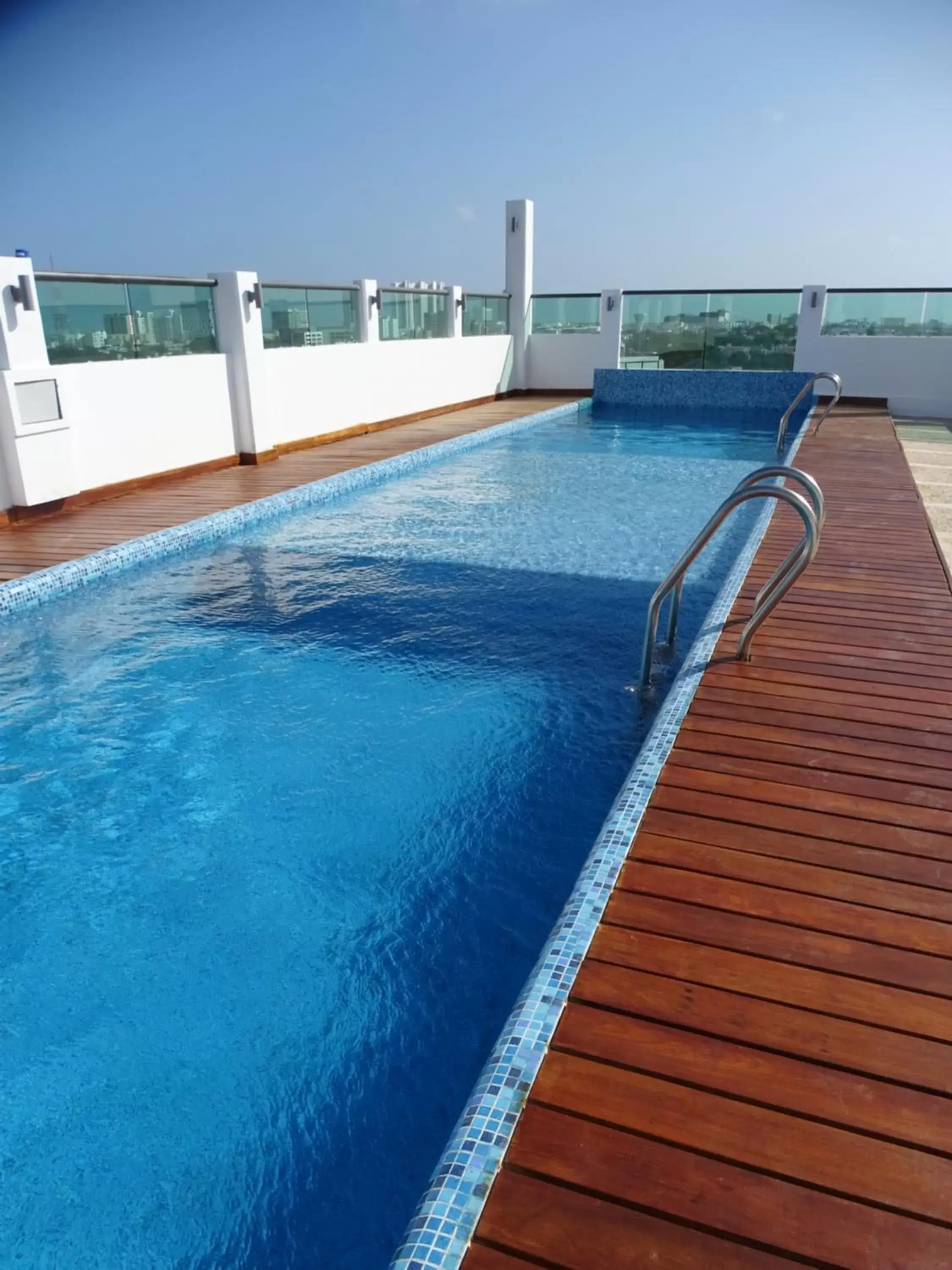 Swimming Pool in Hotel Kavia Plus