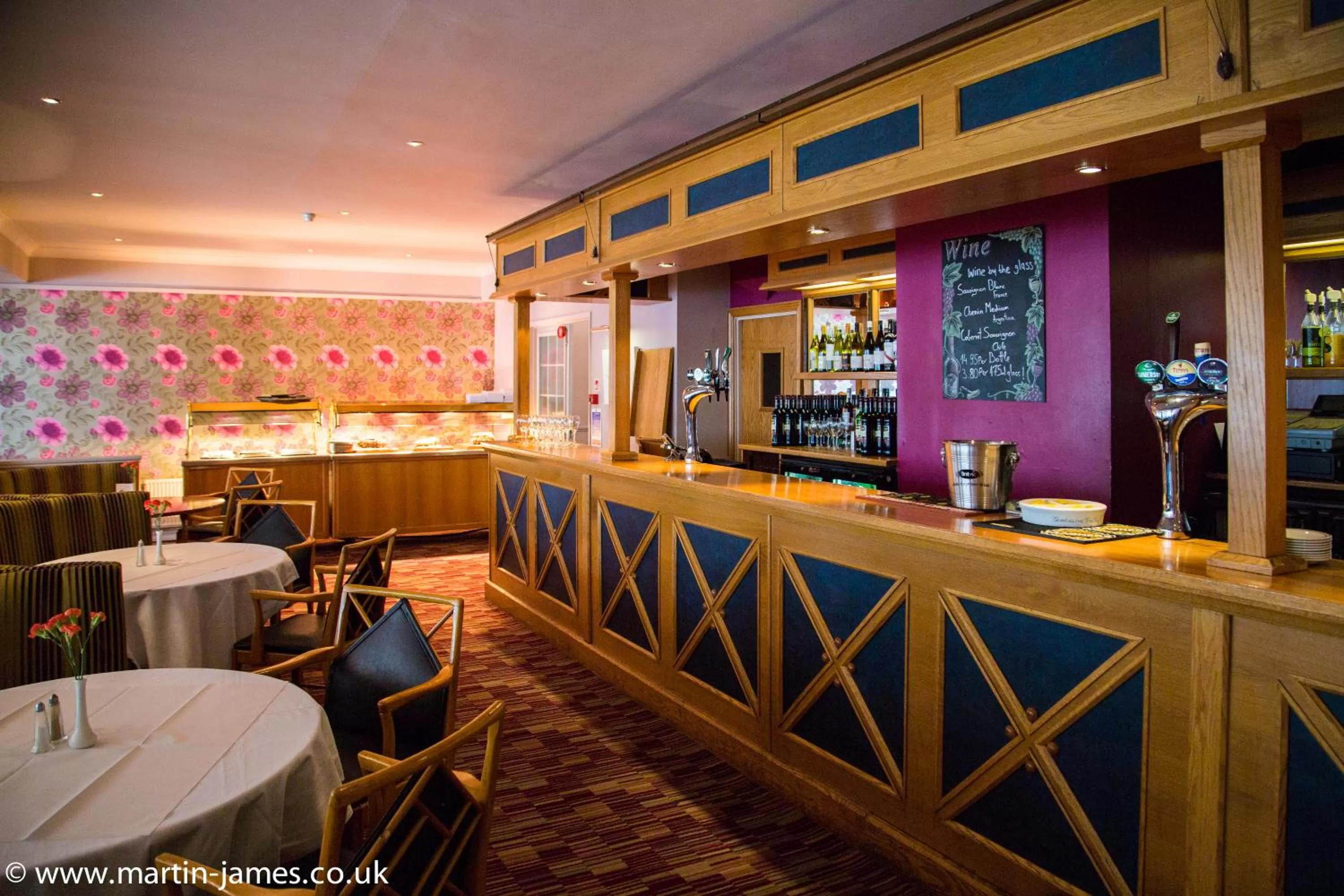 Restaurant/places to eat, Lounge/Bar in Best Western Brook Hotel