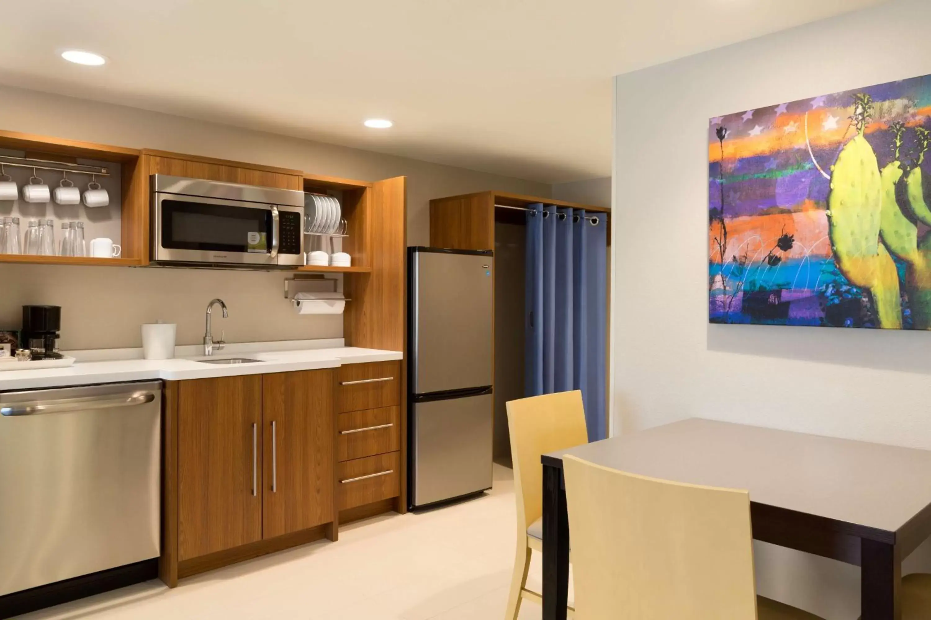 Kitchen or kitchenette, Kitchen/Kitchenette in Home2 Suites By Hilton Glendale Westgate