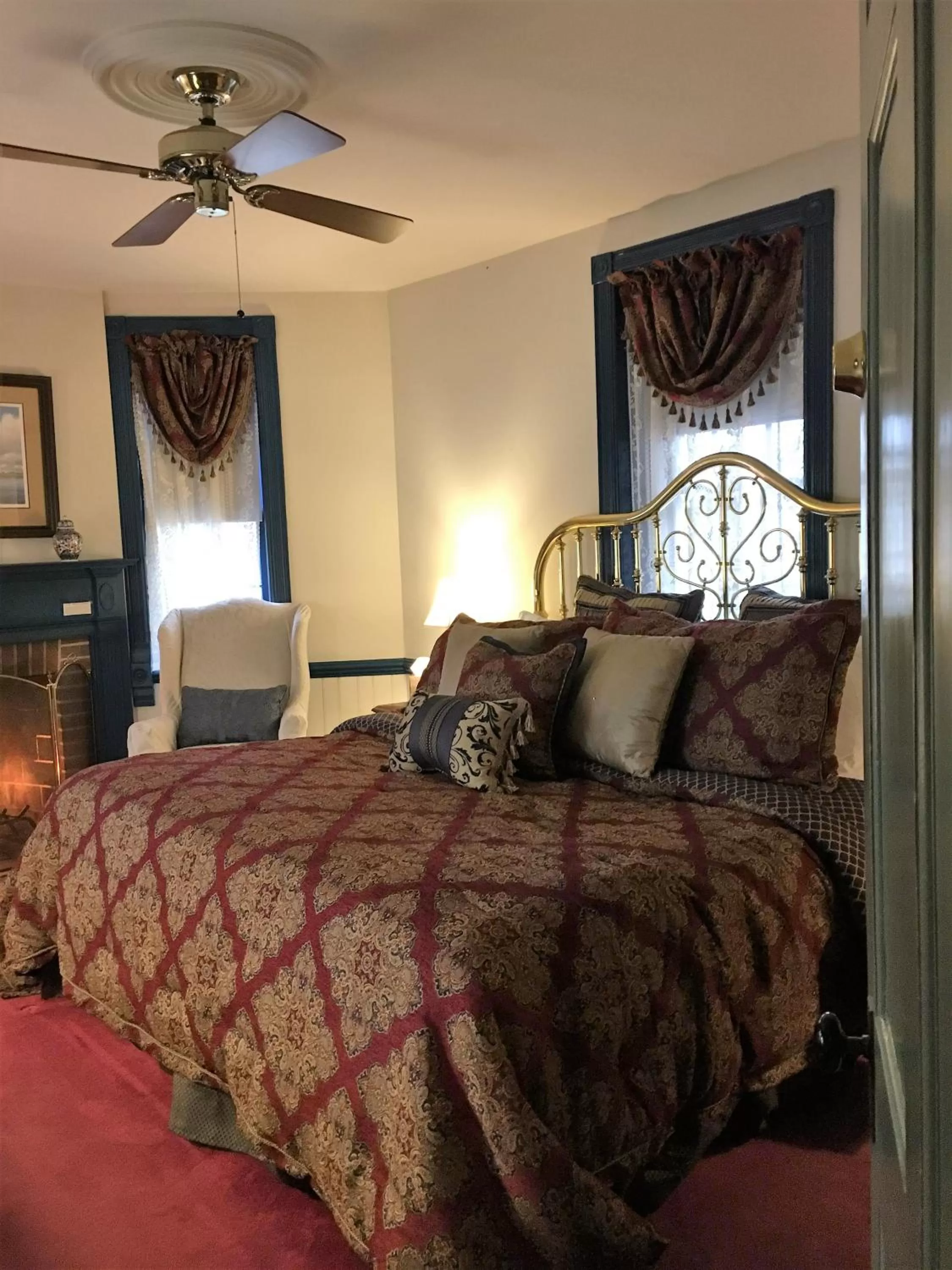 Bed in Parsonage Inn Bed and Breakfast