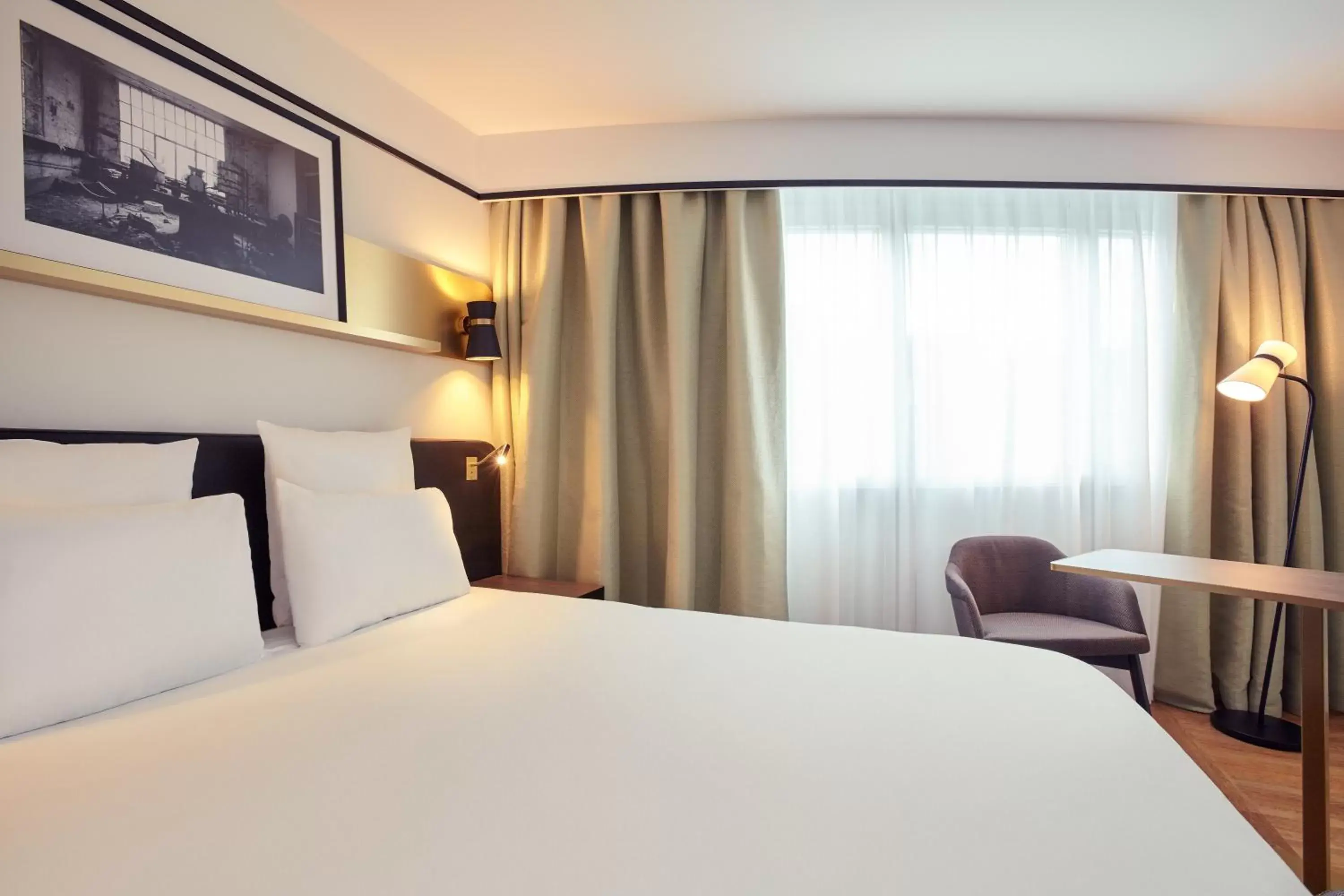 Bed in Mercure Paris Saint-Ouen