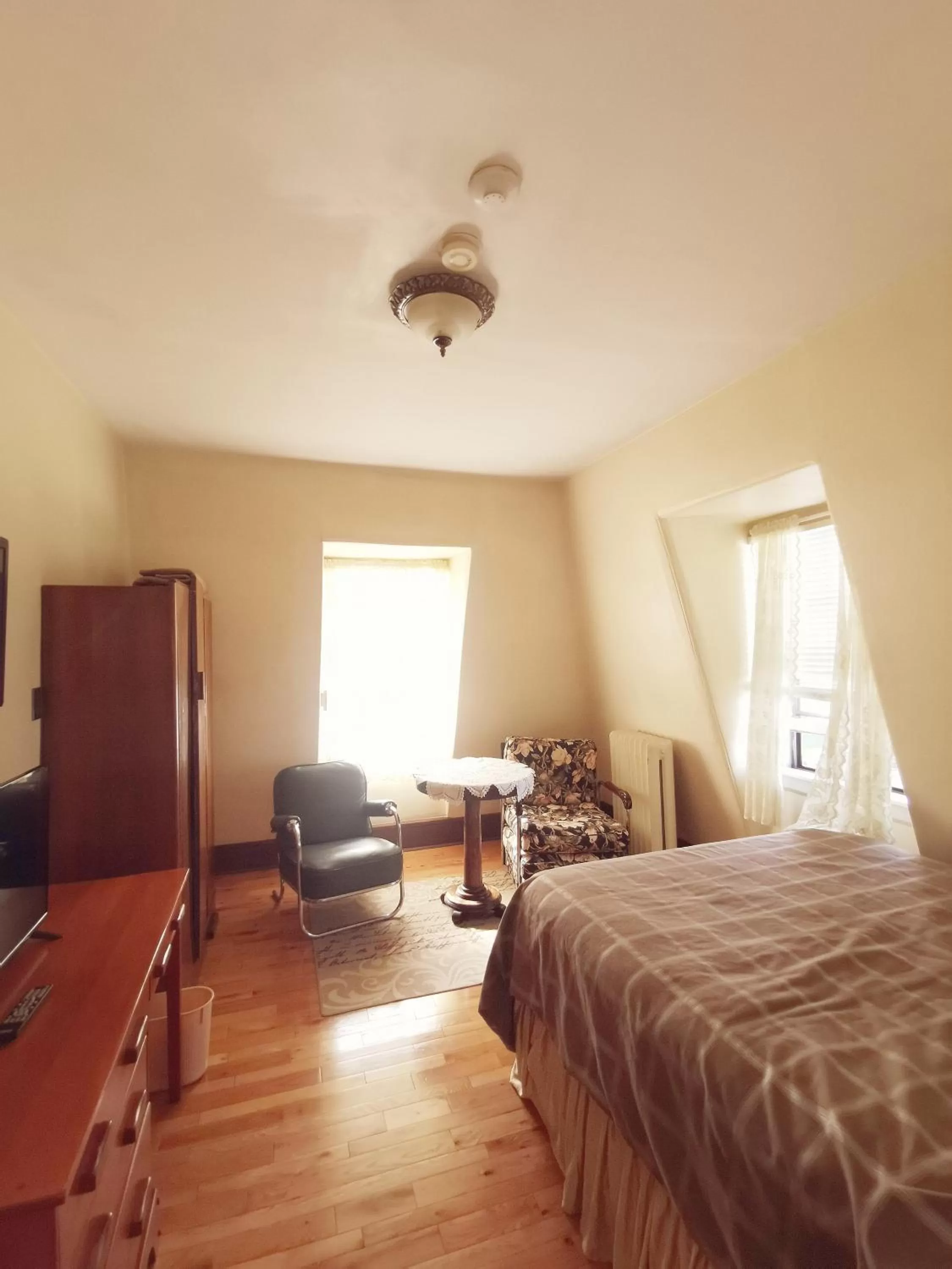 Bedroom in Royal Hotel