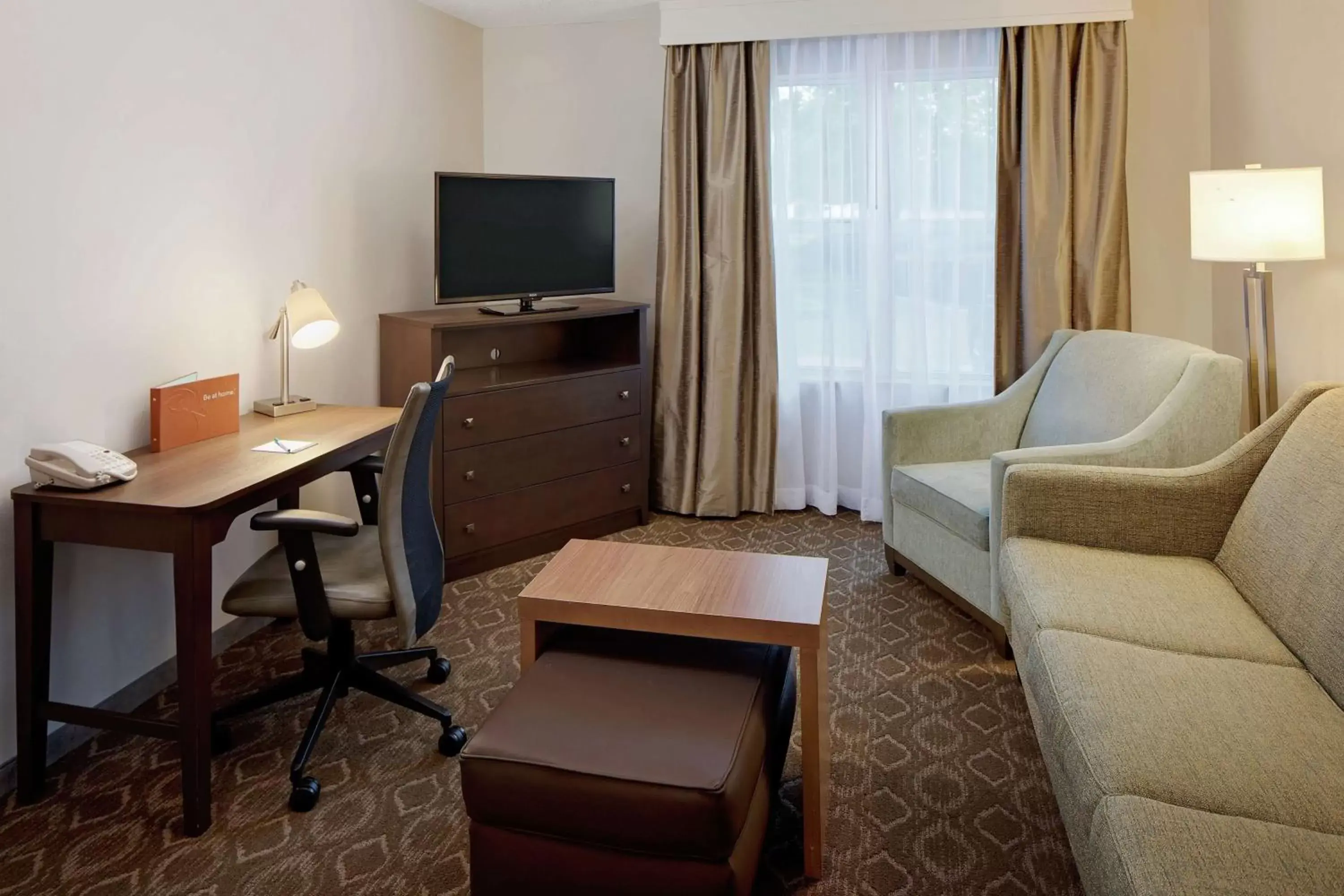 Bedroom, Seating Area in Homewood Suites by Hilton Cleveland-Solon