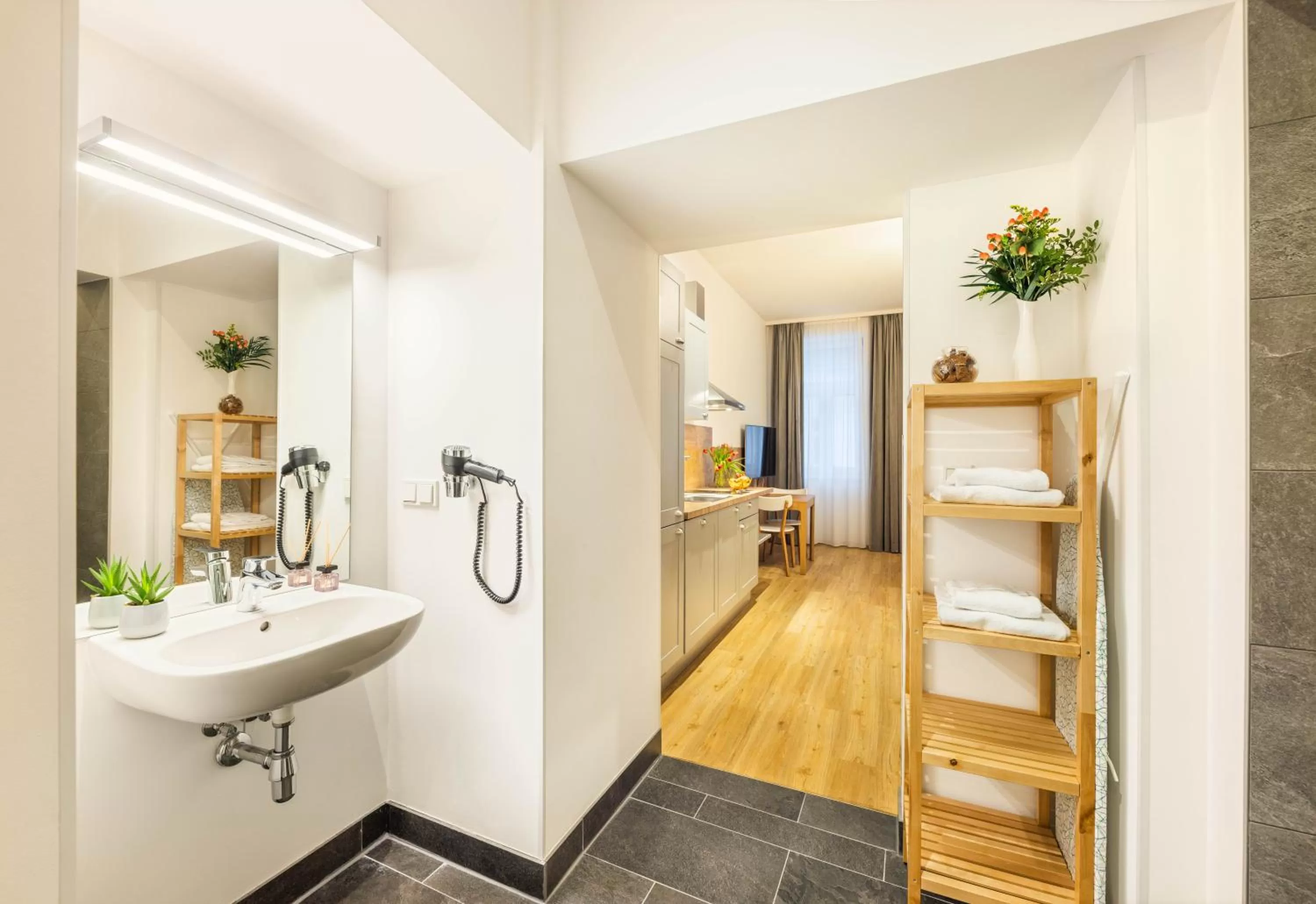 Bathroom in Jimmy's Apartments Emerald