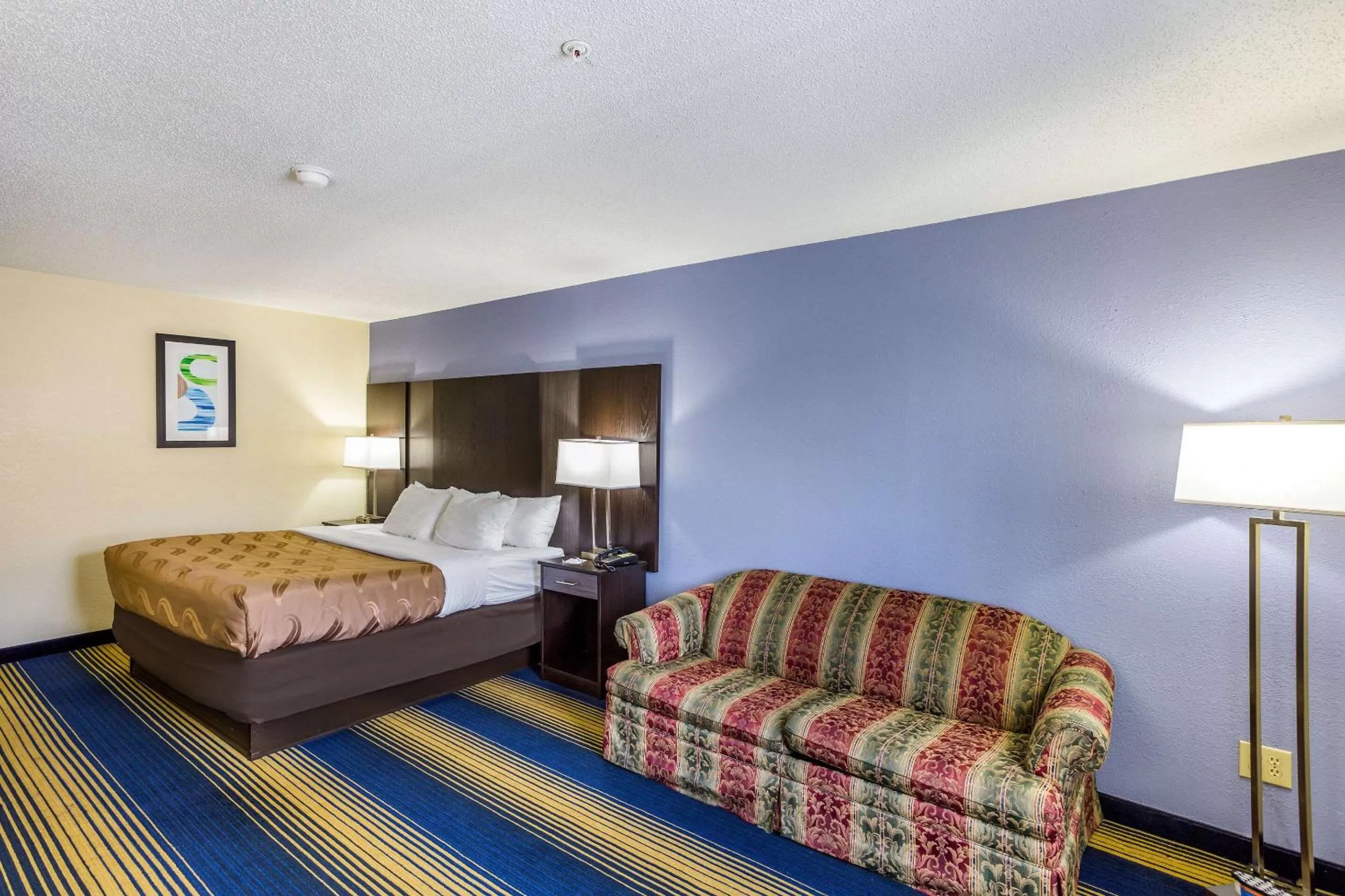 Photo of the whole room, Bed in Quality Inn Charleston South