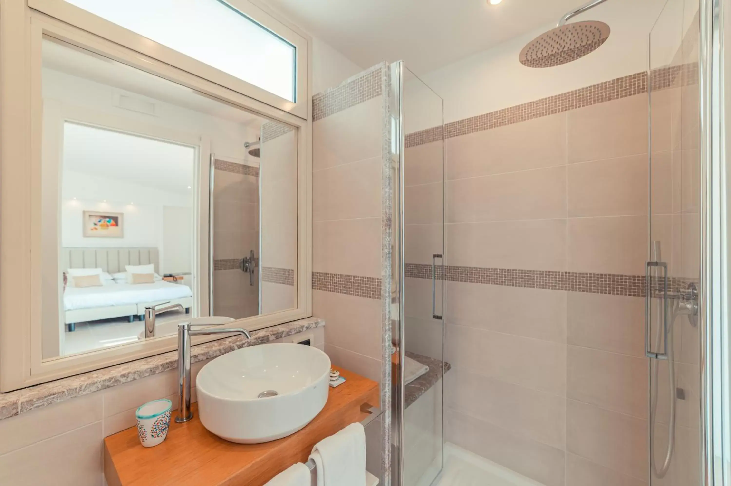 Shower, Bathroom in Hotel Villa Paradiso