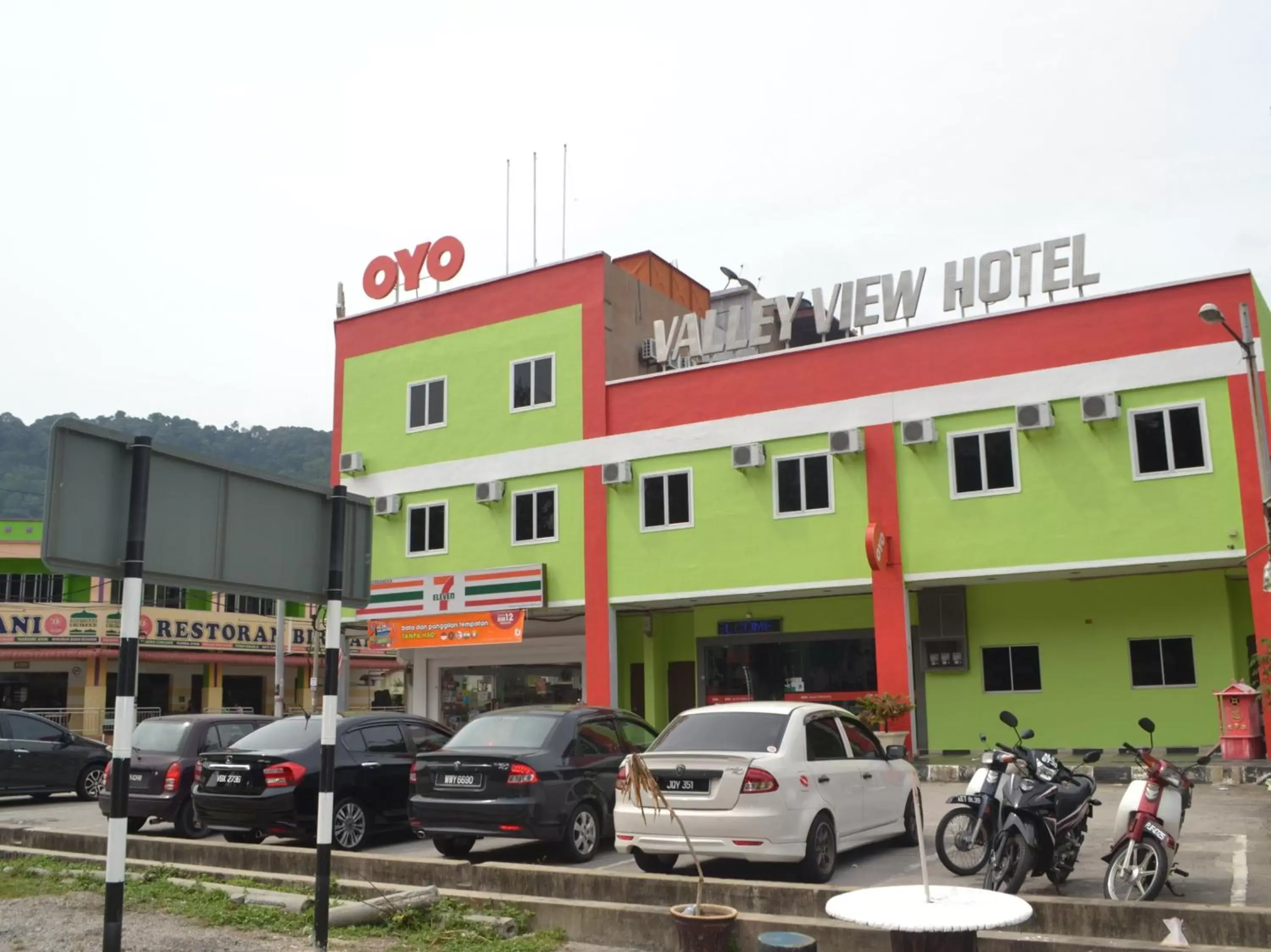 Property Building in Super OYO 44088 Valley View Hotel