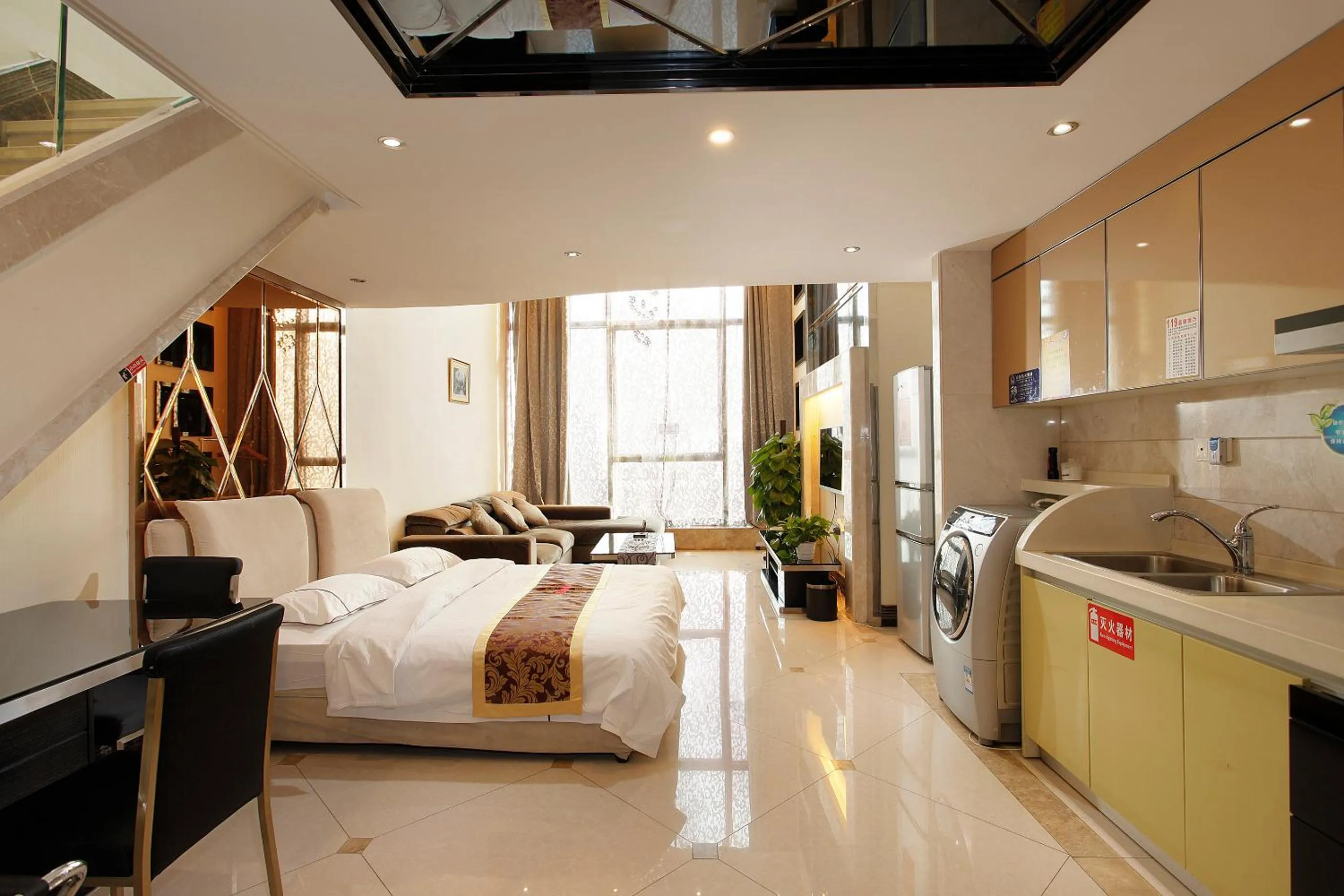 Communal kitchen, Bed in Guangzhou Hakka Apartment Beijing Road