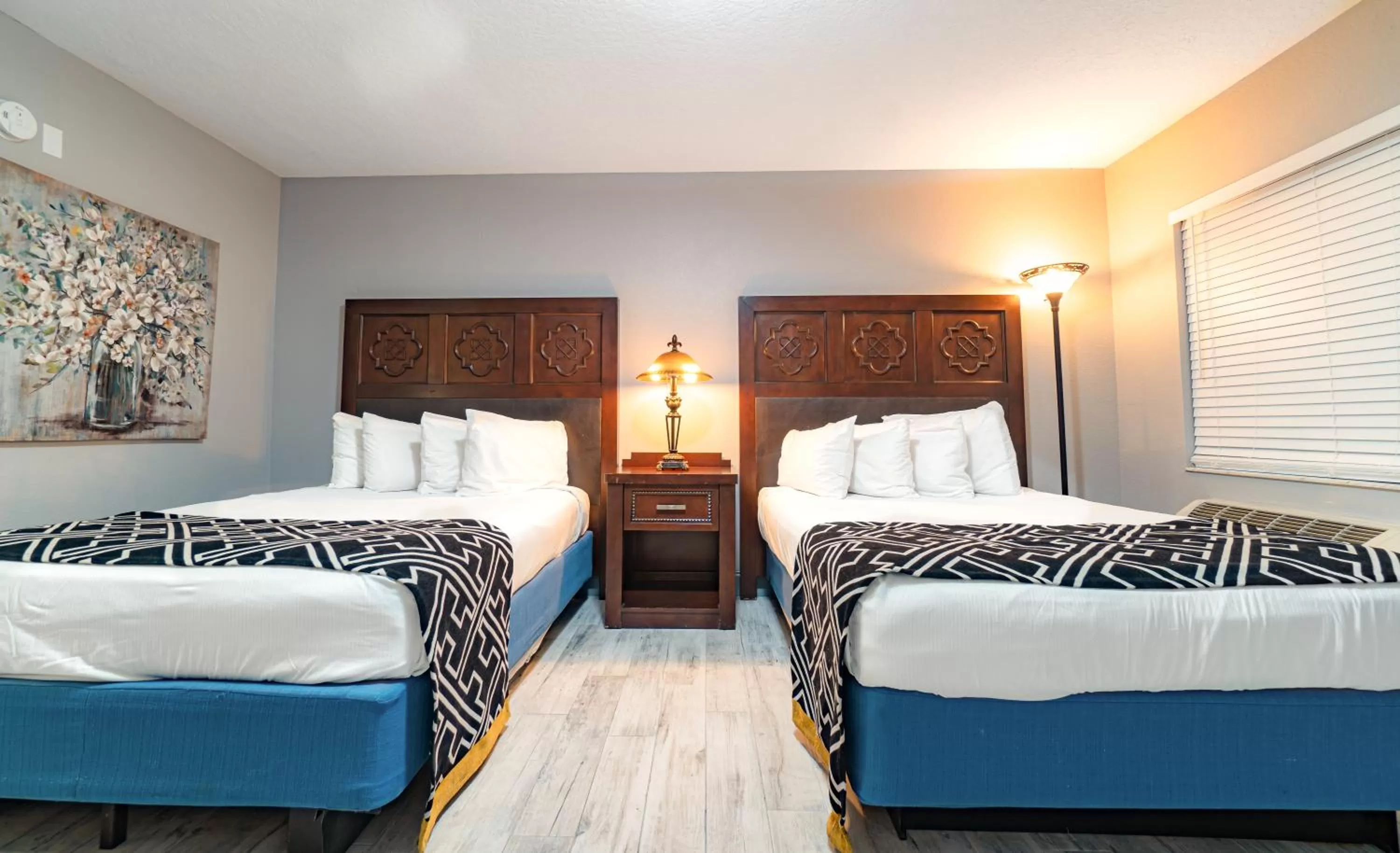 Bedroom, Bed in Sunshine Inn