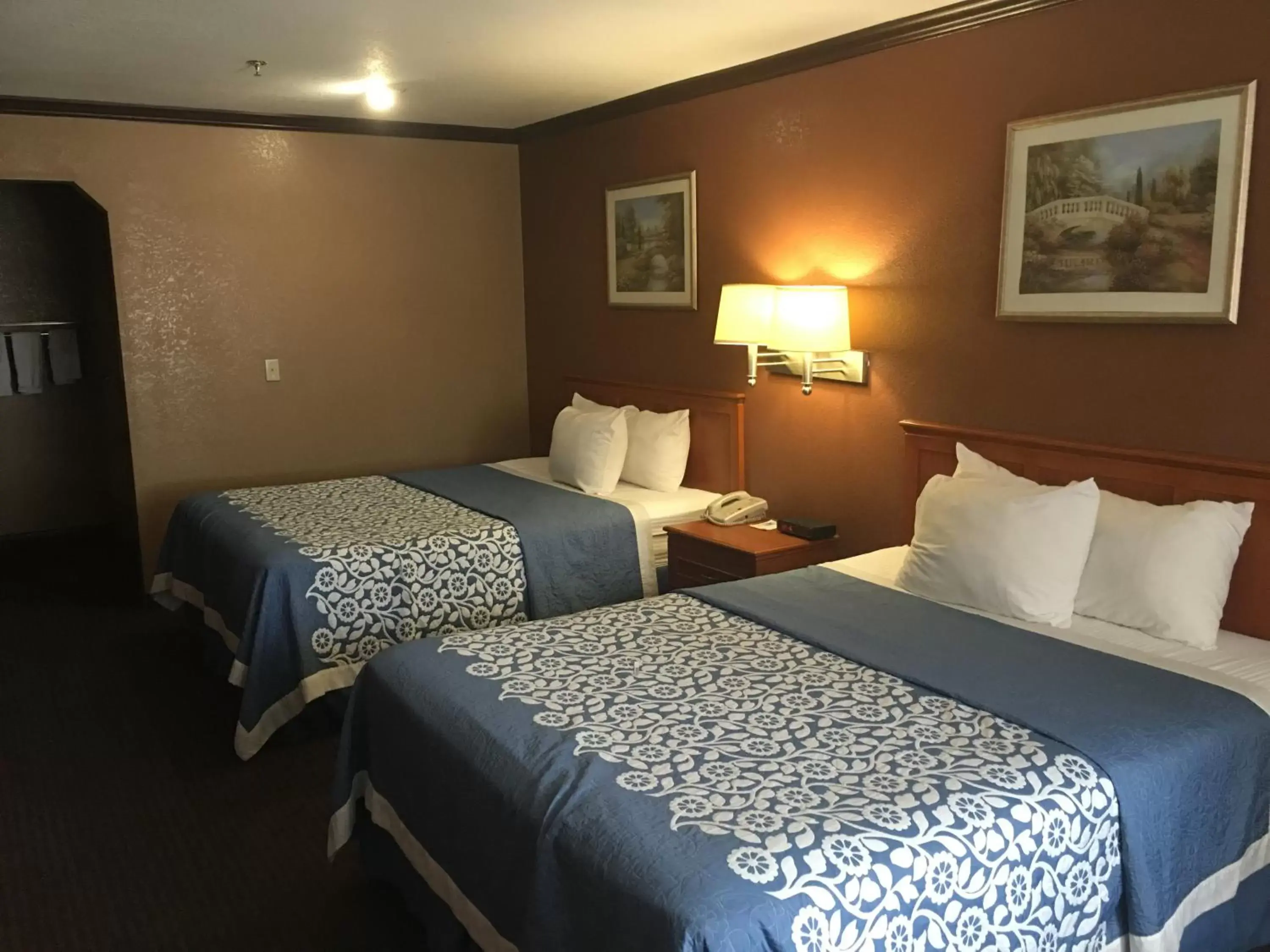 Bedroom, Bed in Days Inn by Wyndham Bishop