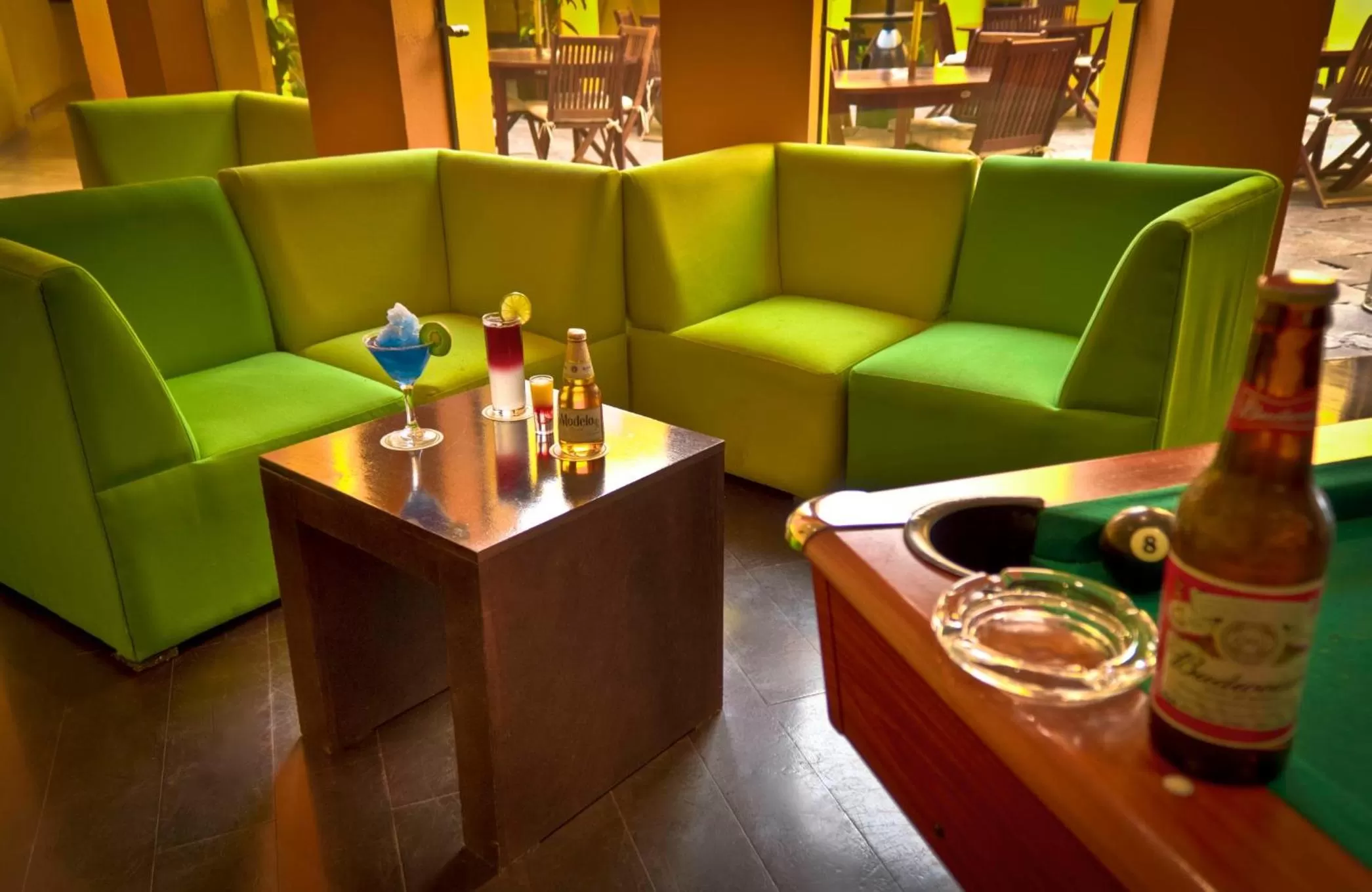 Lounge or bar in Holiday Inn Puebla Finsa by IHG