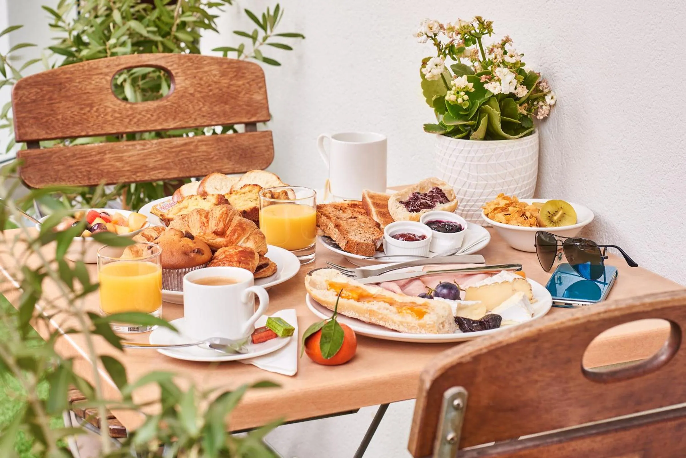 Breakfast in Campanile Hotel Nice Centre Acropolis