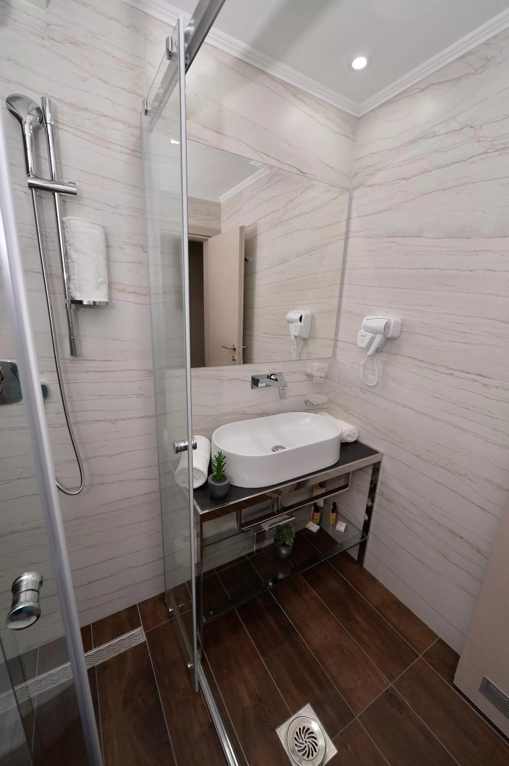 Bathroom in Hotel Alexandar II