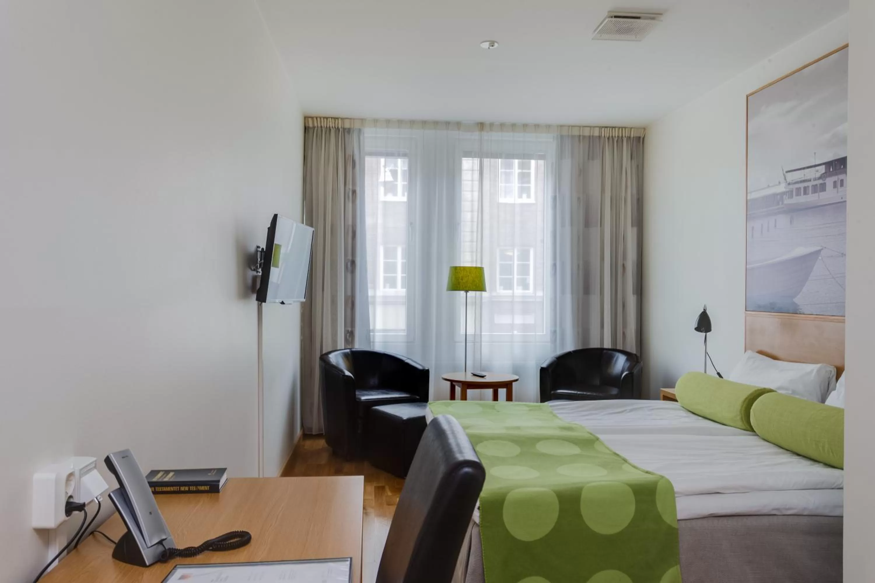 Photo of the whole room, Bed in Sure Hotel by Best Western City Jonkoping