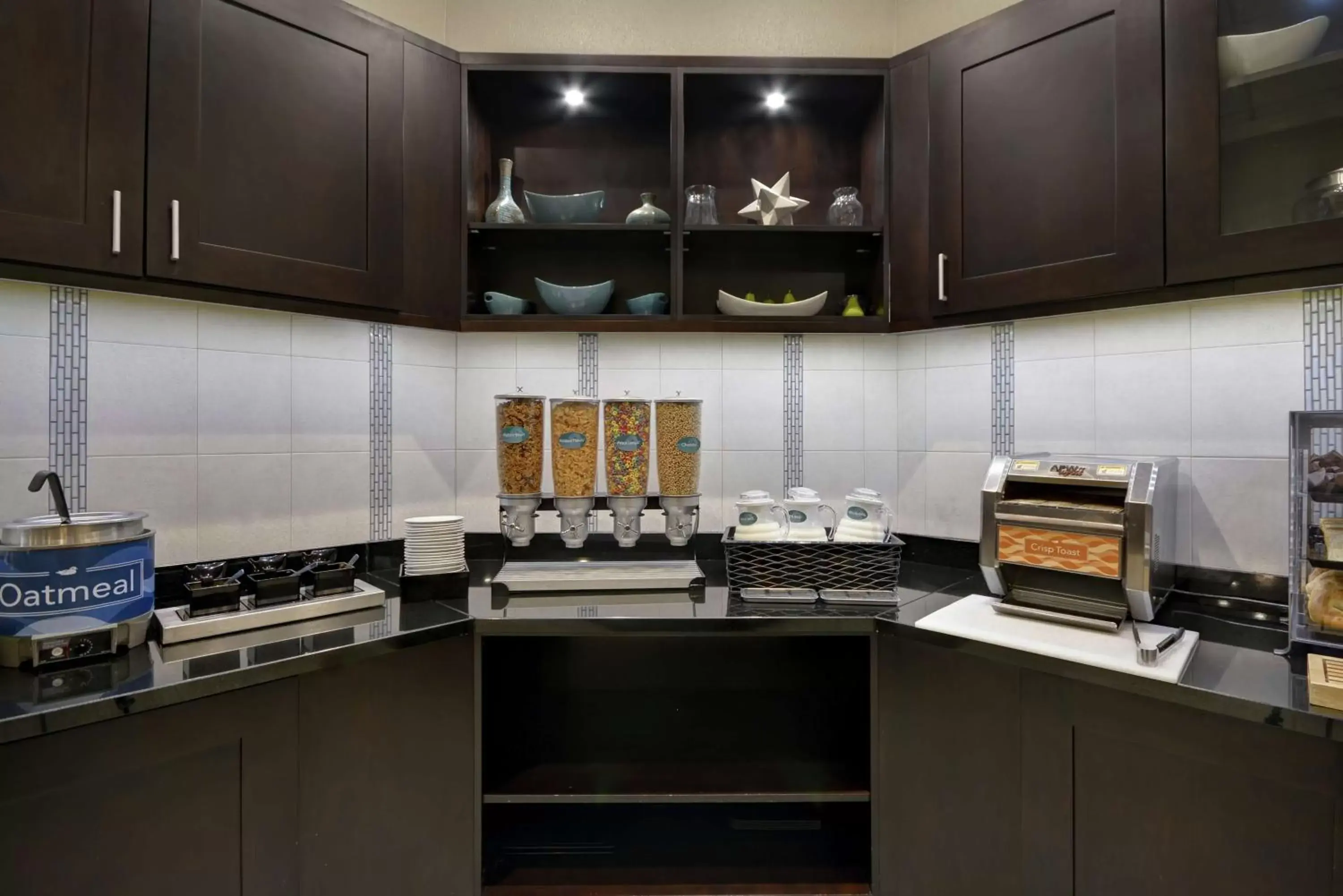 Breakfast, Kitchen/Kitchenette in Homewood Suites by Hilton Indianapolis Carmel