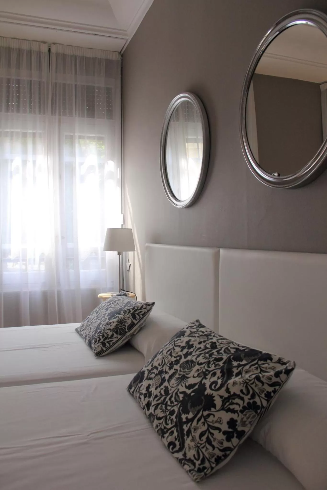 Day, Bed in 7 Moons B&B