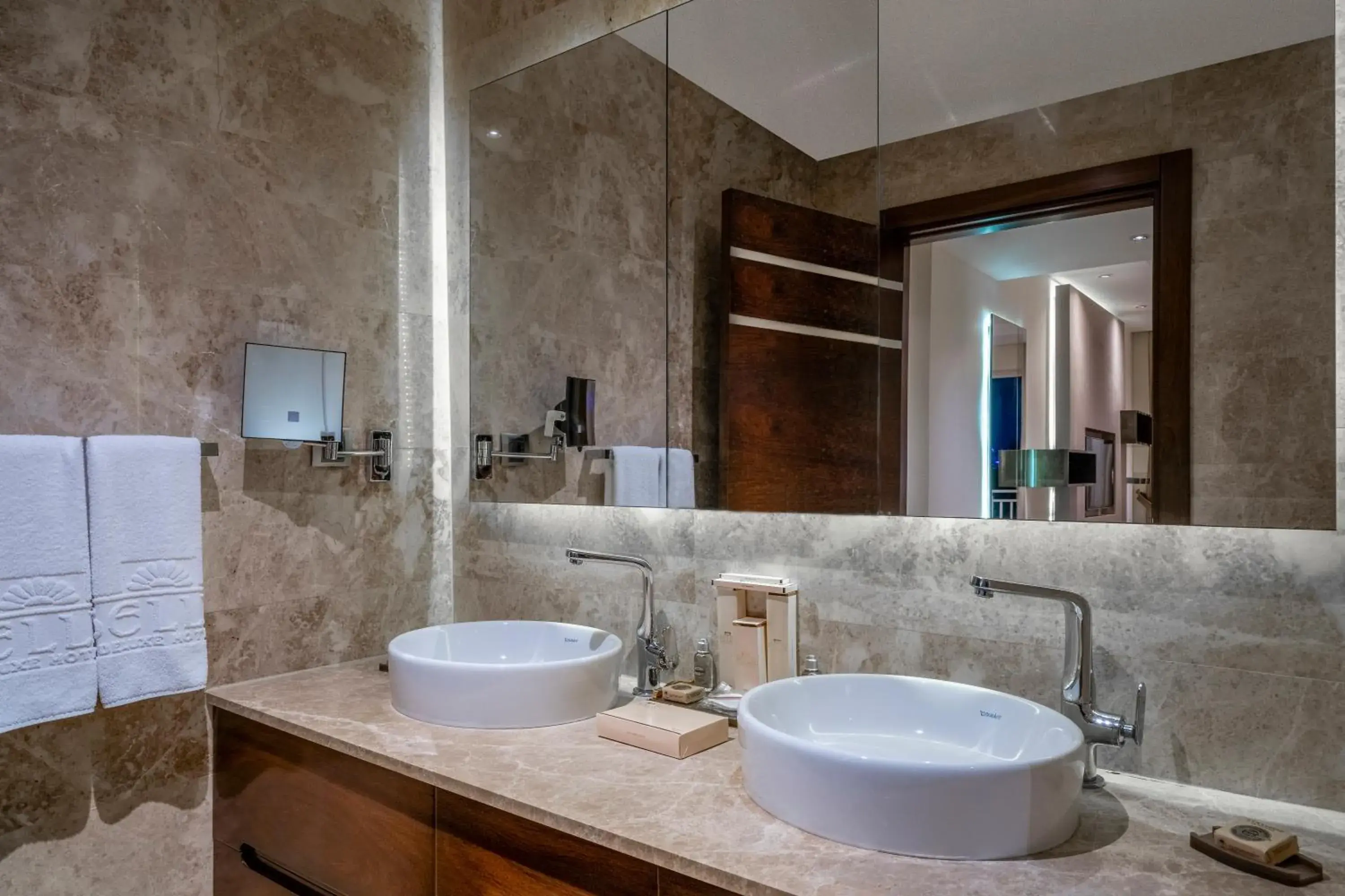 Shower, Bathroom in Bellis Deluxe Hotel