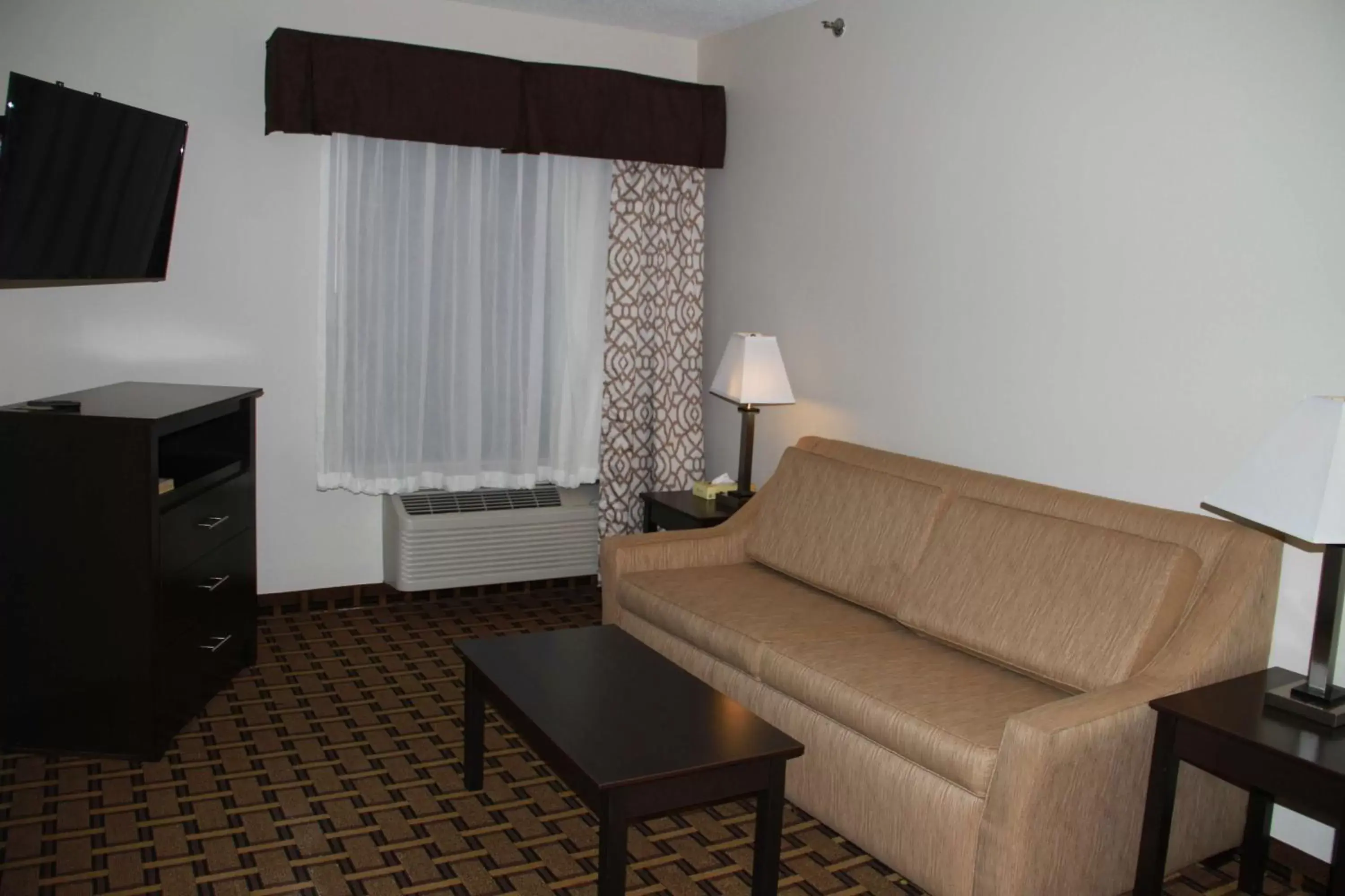 Living room, Seating Area in SureStay Plus Hotel by Best Western Coralville Iowa City