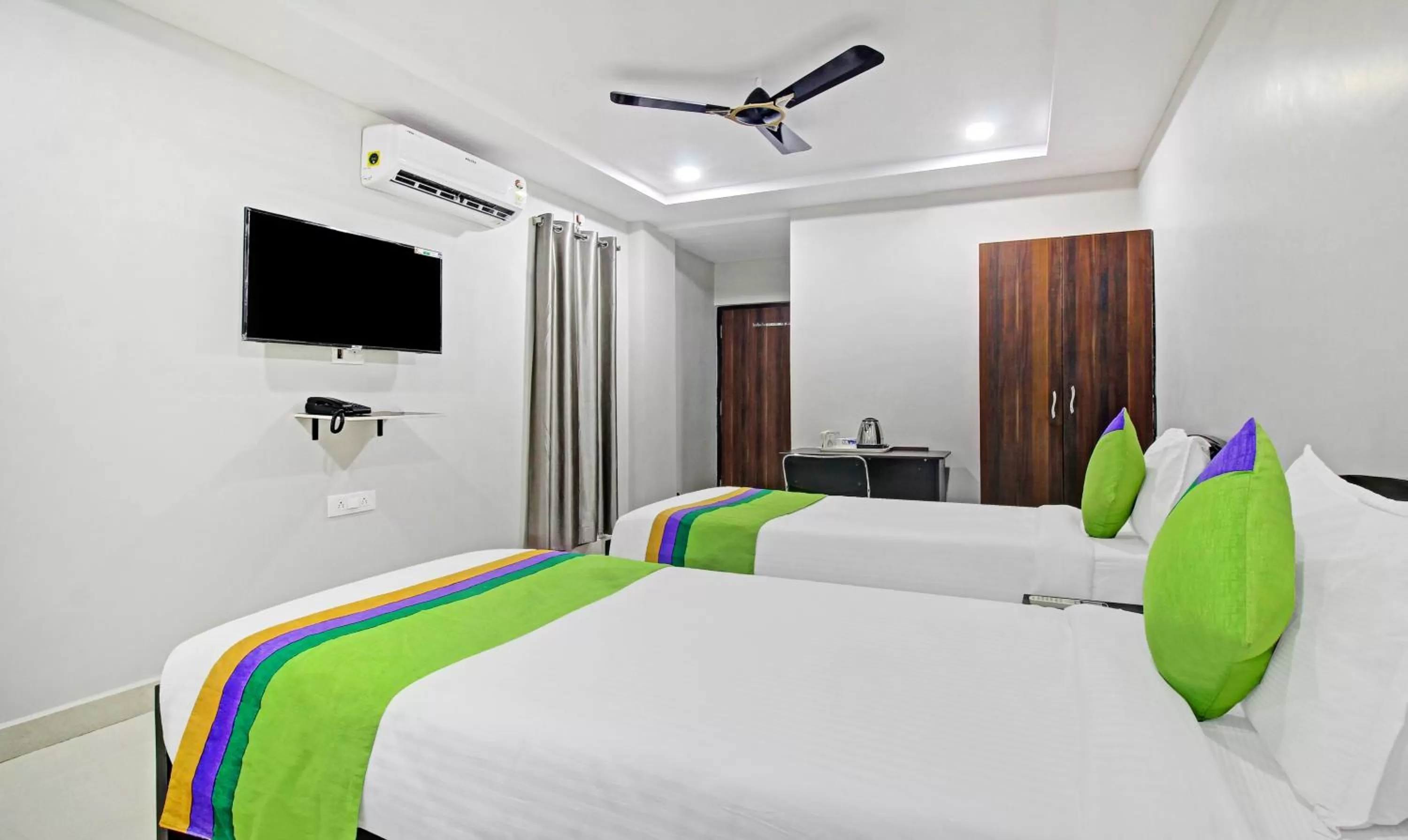 Bedroom, Bed in Itsy Hotels Sunrise Grand, Hitech City