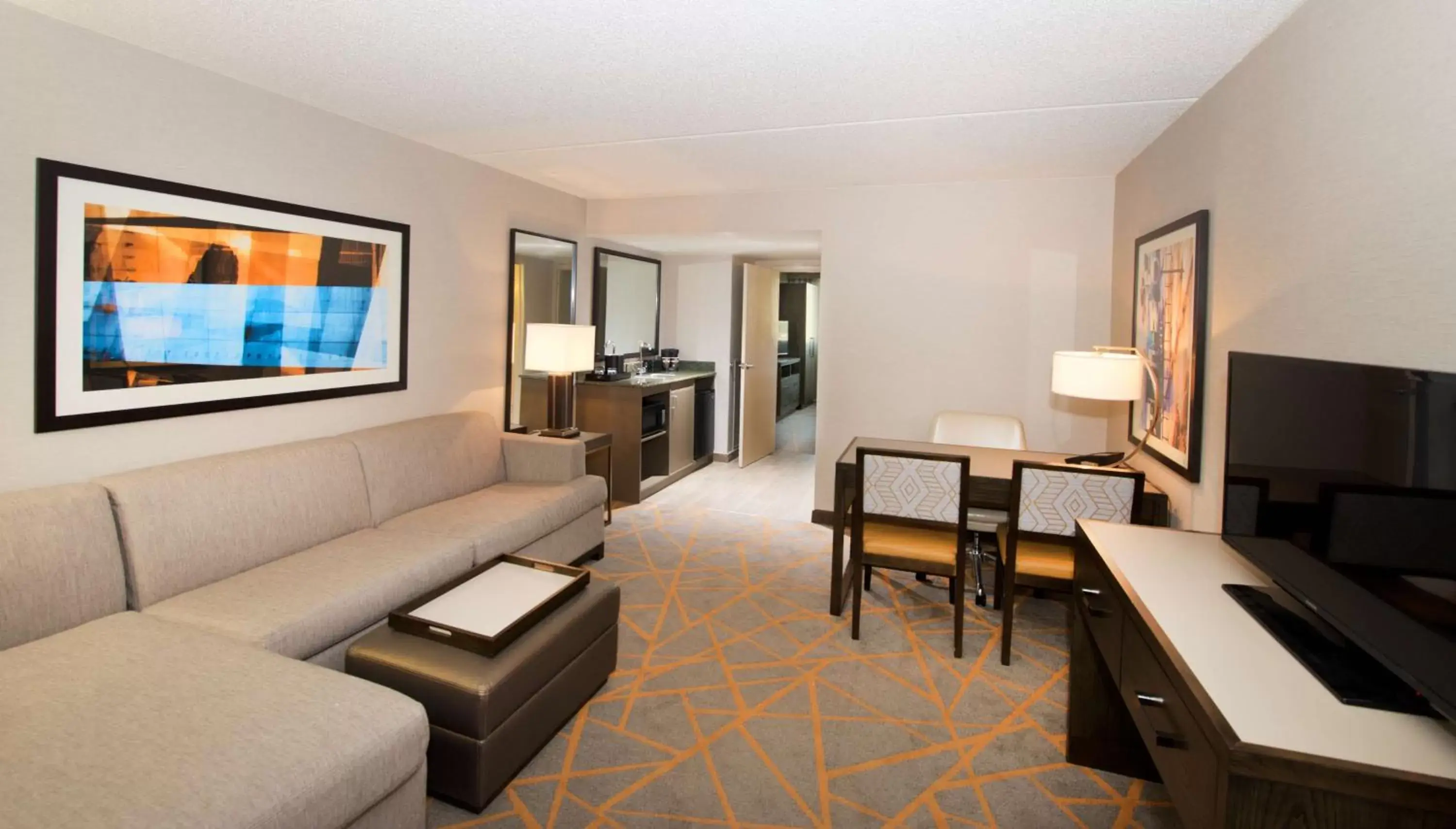 Living room, Seating Area in Embassy Suites by Hilton Cincinnati Northeast - Blue Ash