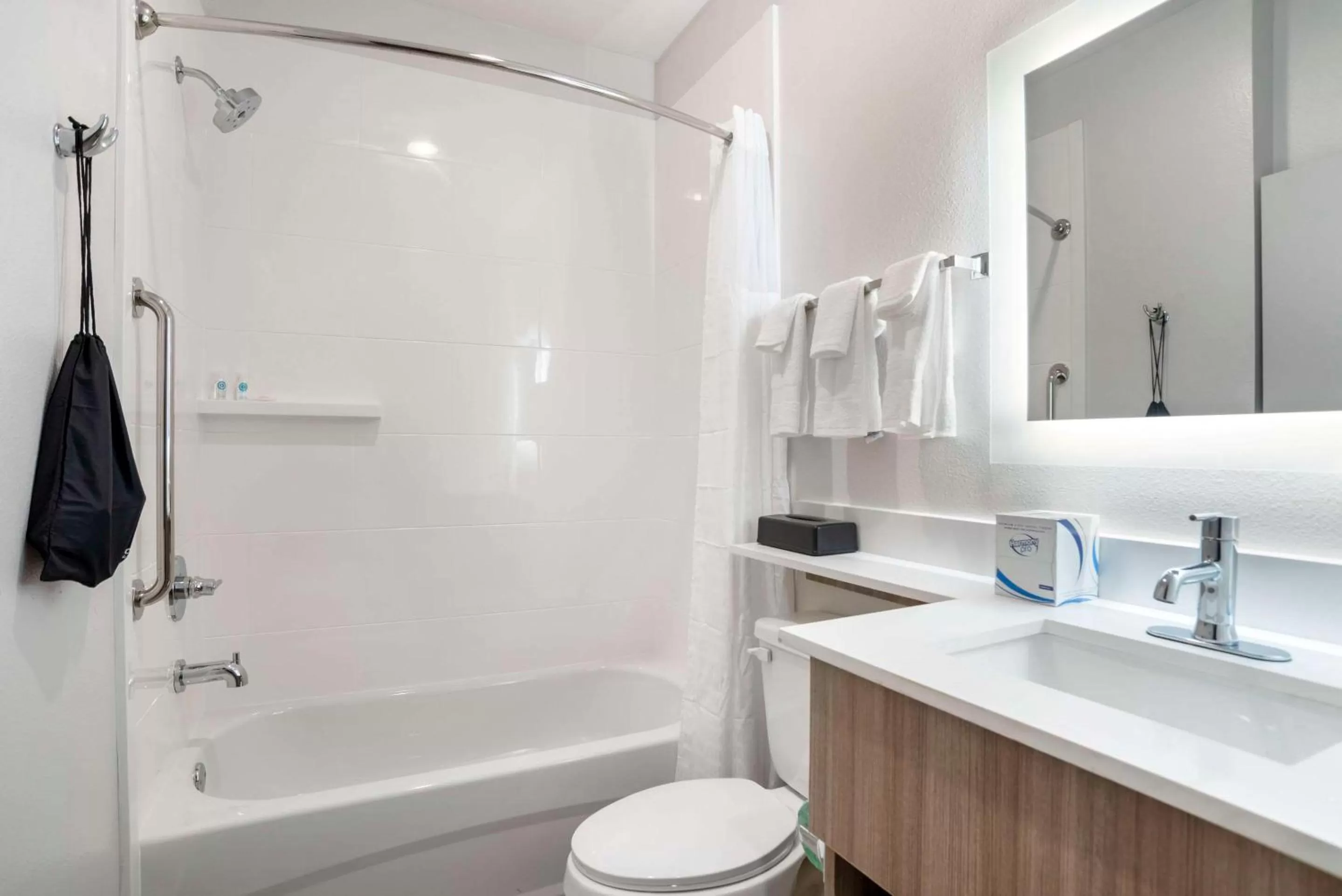 Bedroom in Comfort Inn & Suites Destin near Henderson Beach