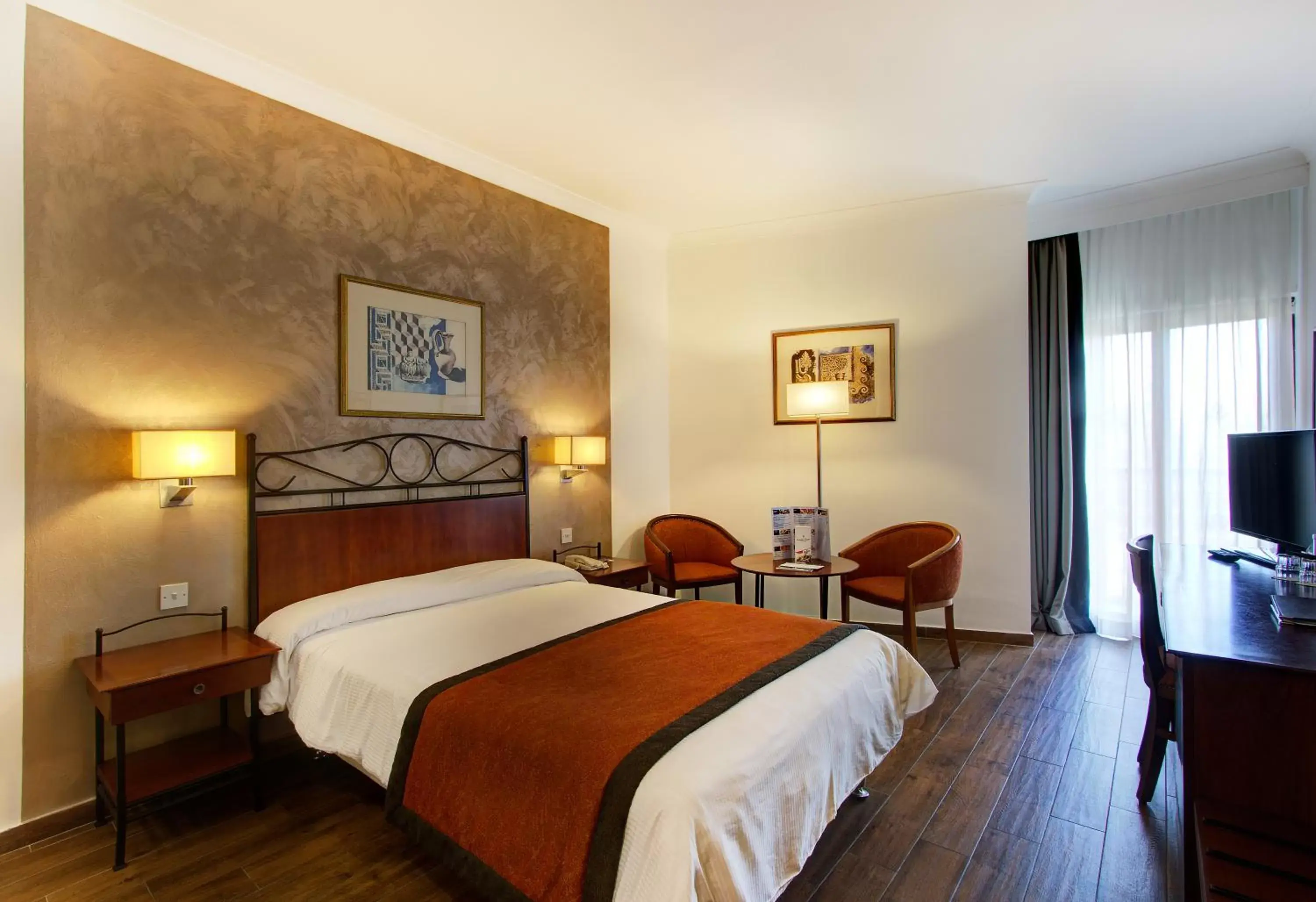 TV and multimedia, Bed in Golden Tulip Vivaldi Hotel