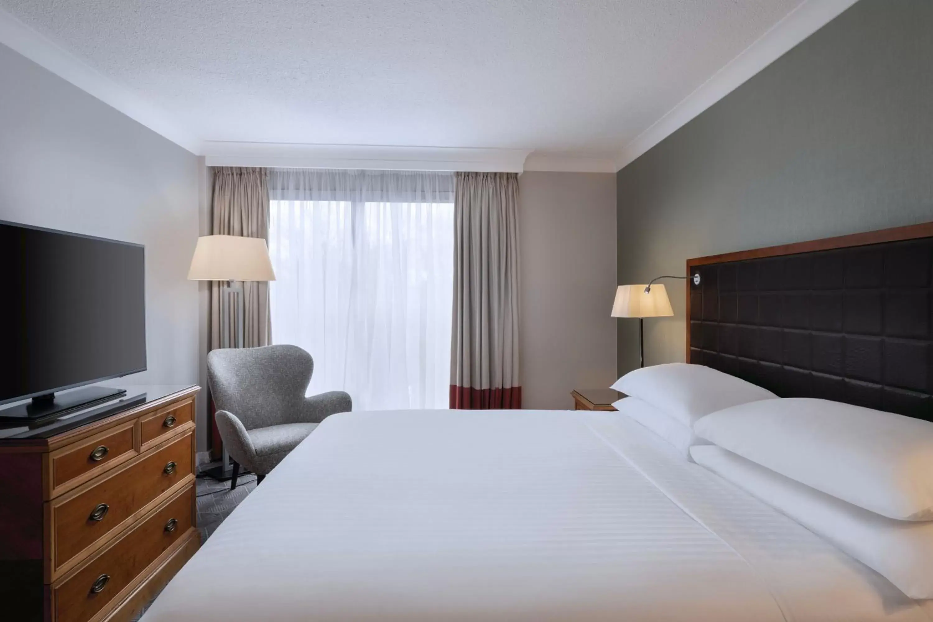Bedroom, Bed in Delta Hotels by Marriott Heathrow Windsor