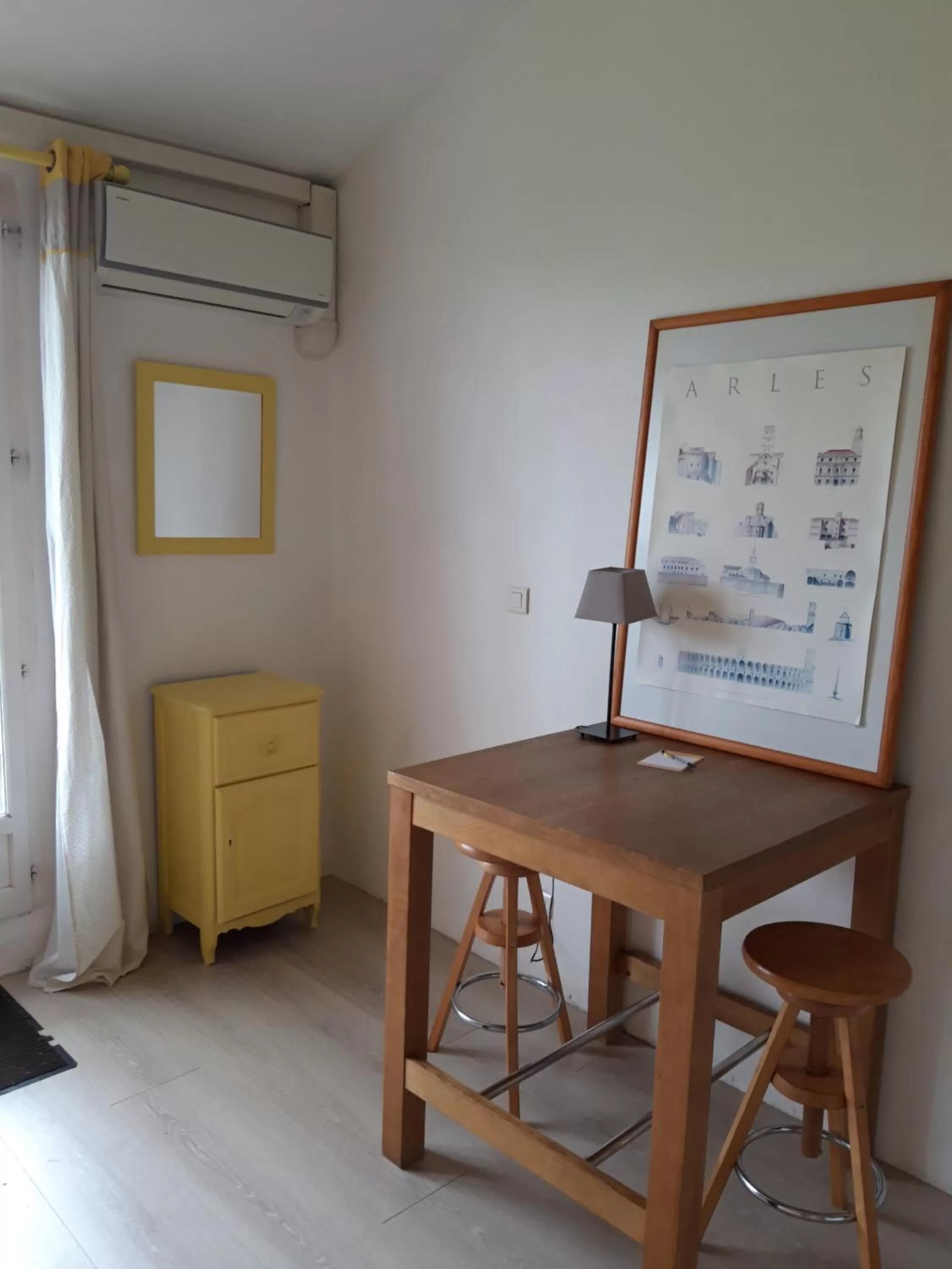 Photo of the whole room, TV/Entertainment Center in Chambres d'Hôtes Aux Tournesols