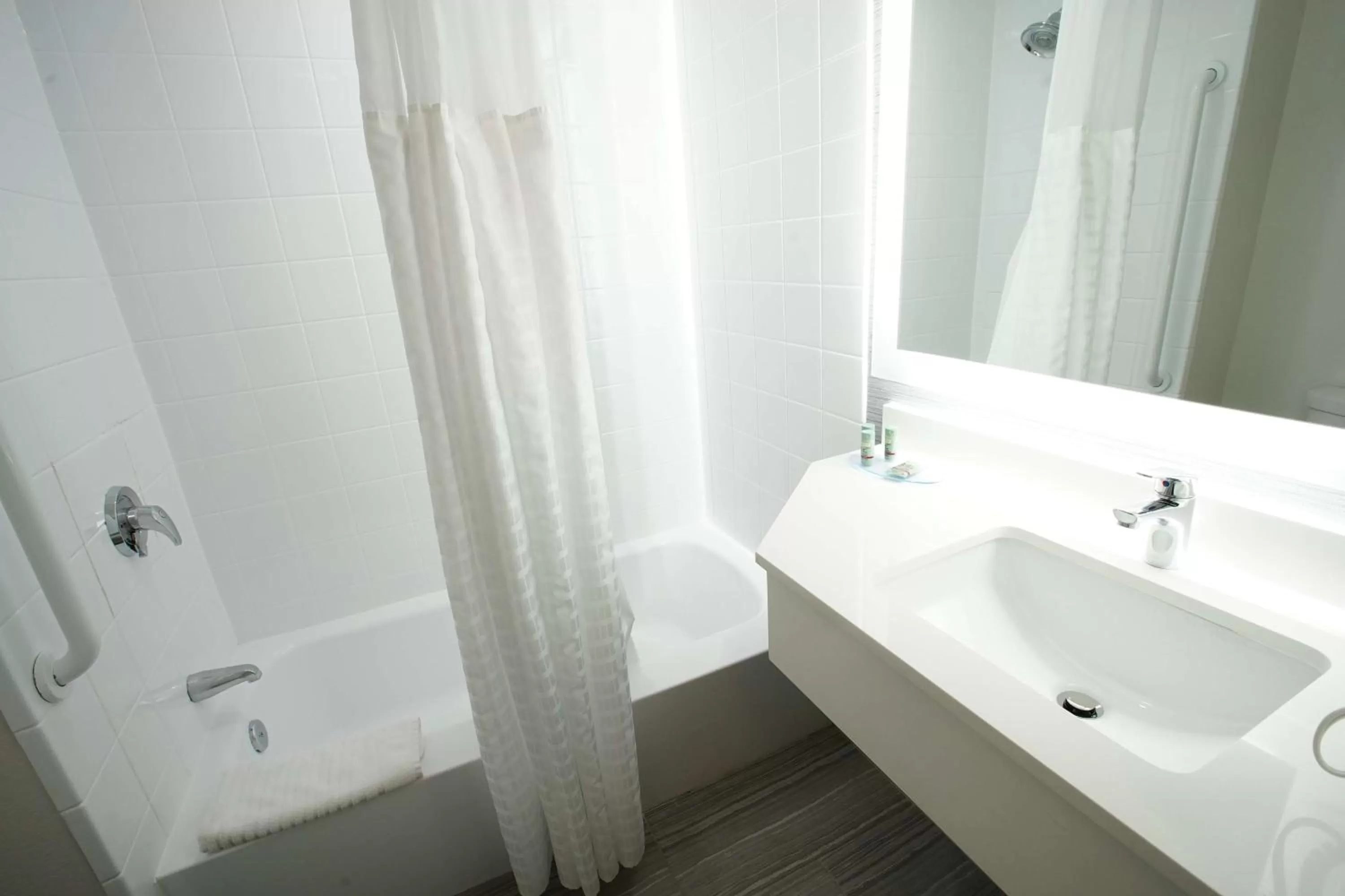 Bathroom in Best Western Paramus Hotel & Suites