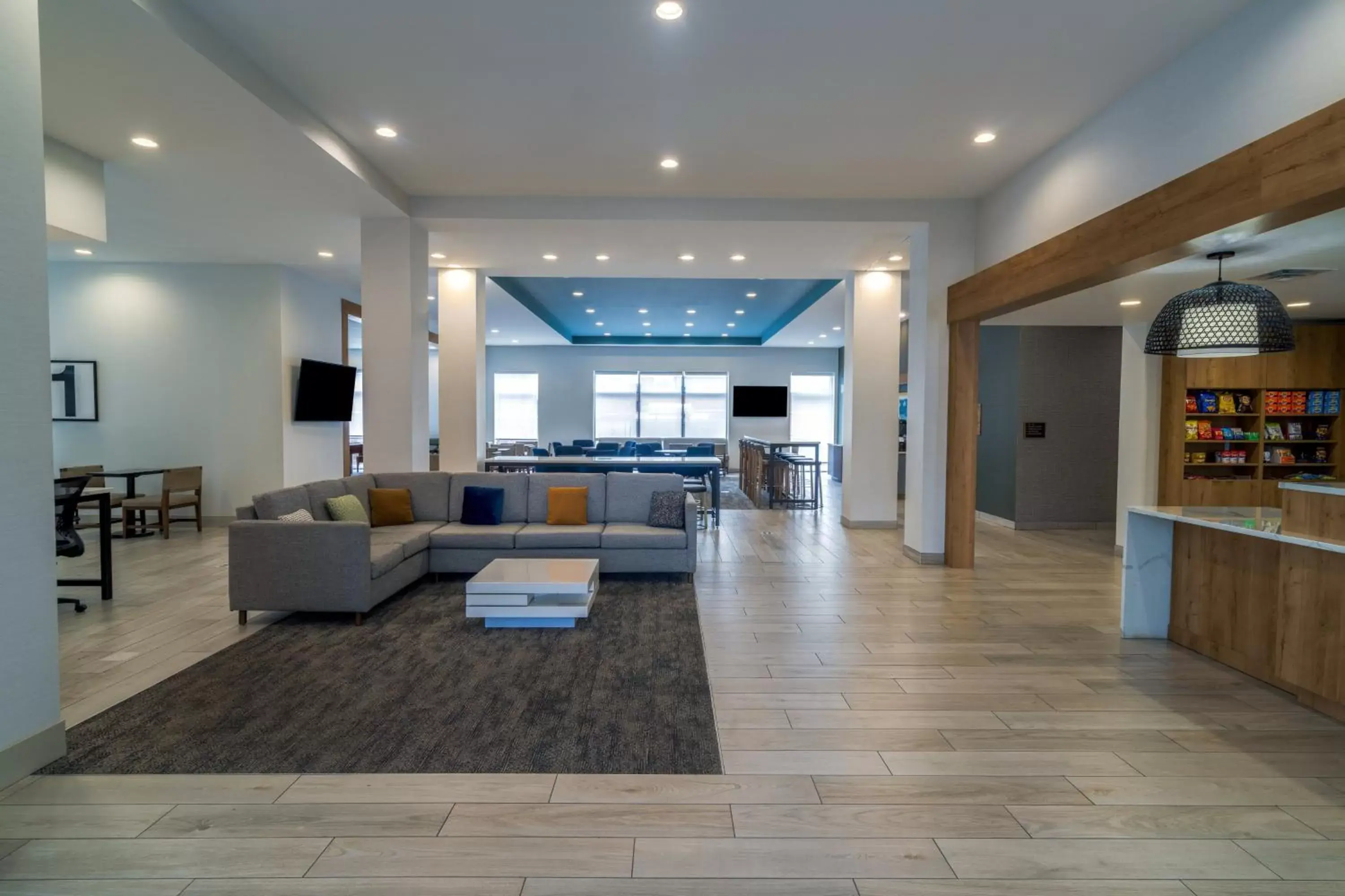 Property building, Lobby/Reception in Staybridge Suites - Louisville - Expo Center, an IHG Hotel