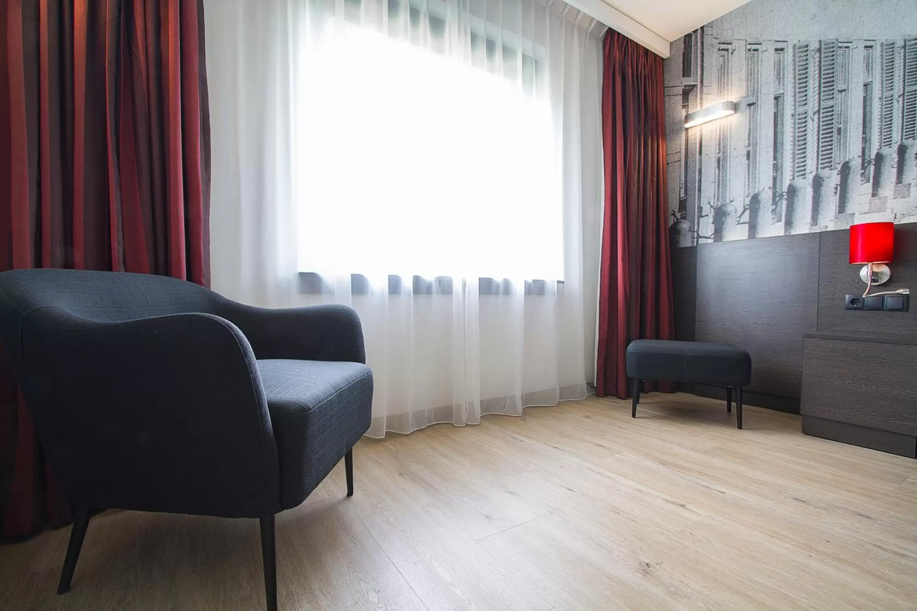 Photo of the whole room, Seating Area in Bastion Hotel Zoetermeer