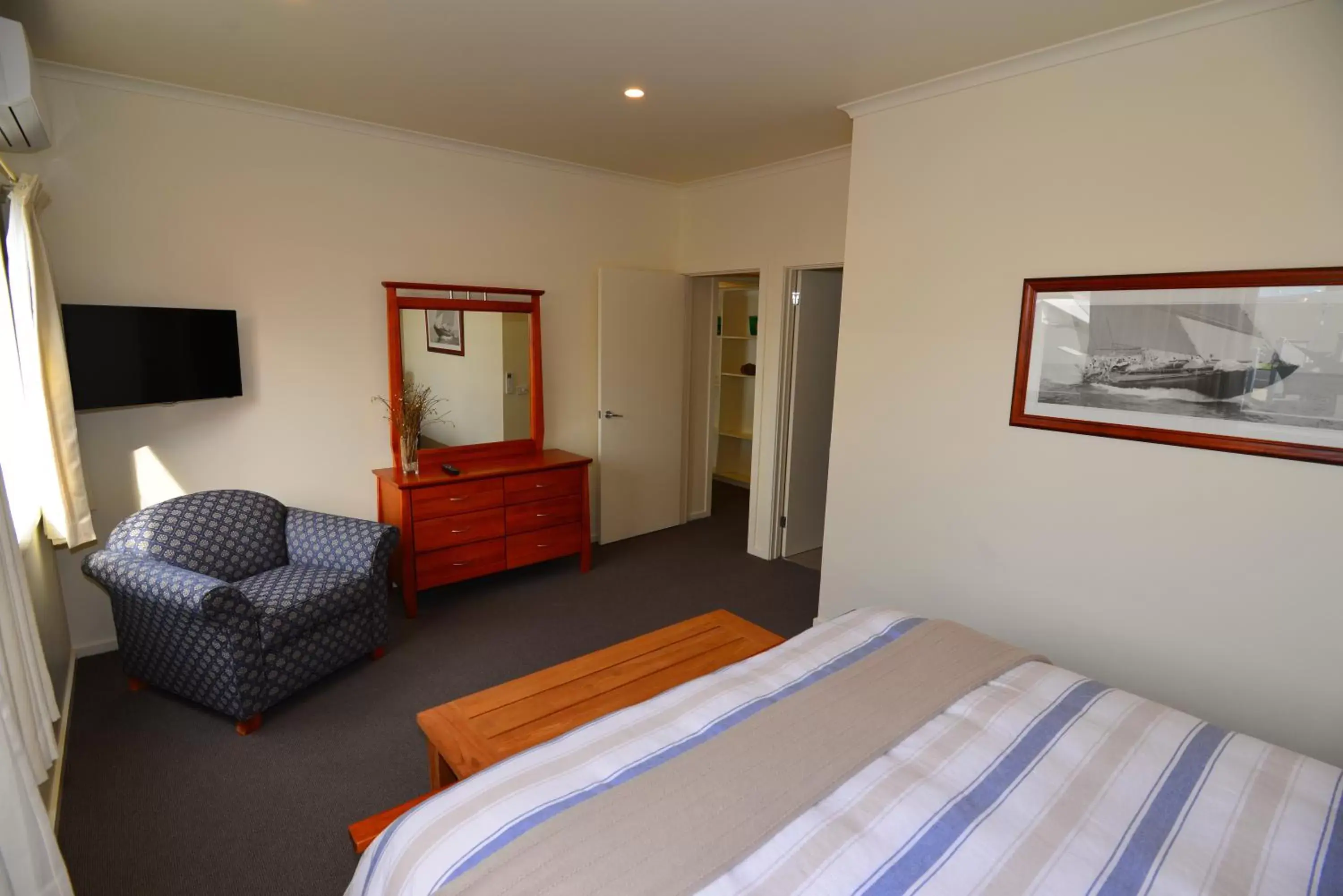 Top Deck Three-Bedroom Suite in Captains at the Bay