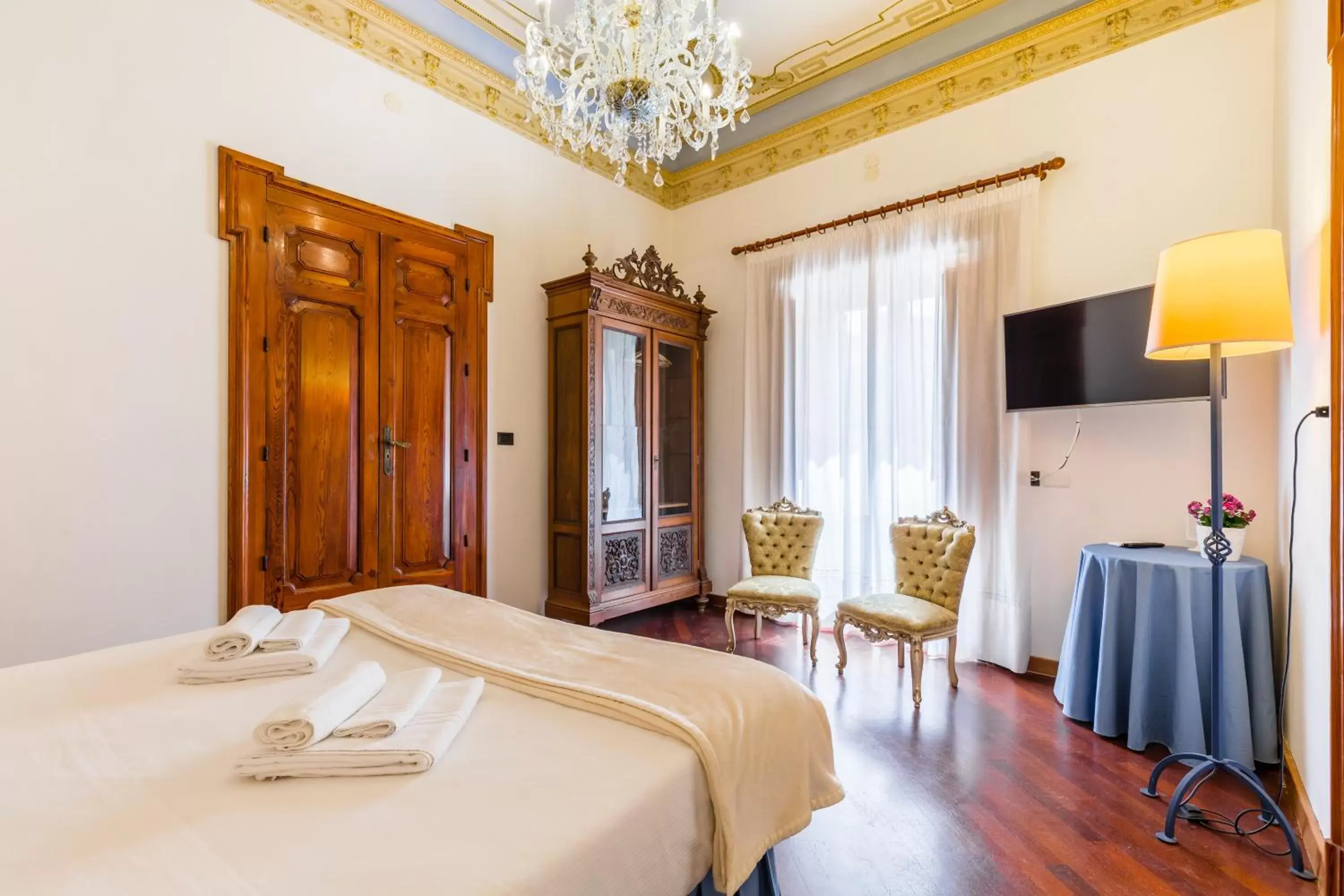 Bedroom, Bed in Palazzo Montalbano