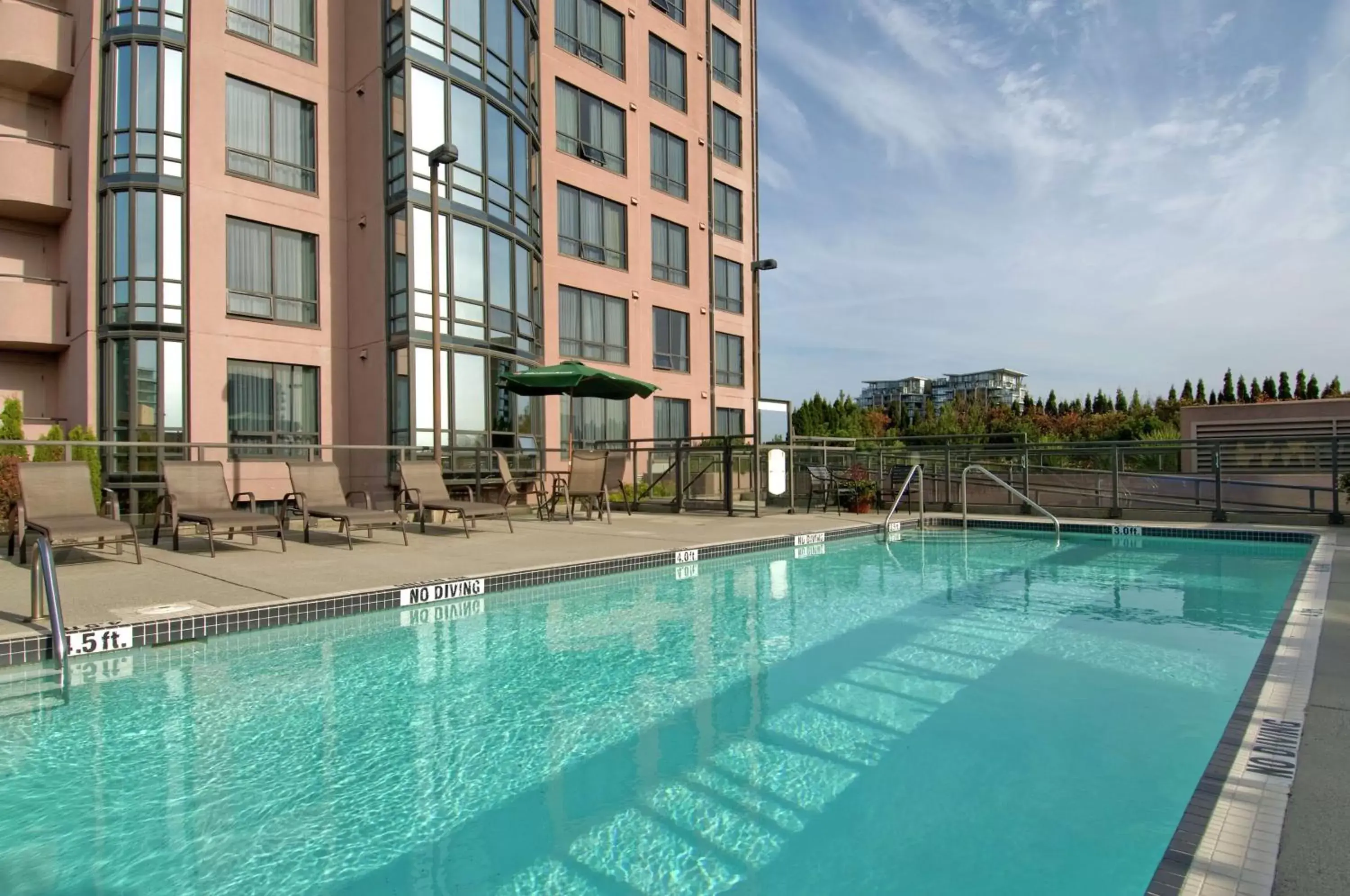 Swimming Pool in Hilton Vancouver Airport