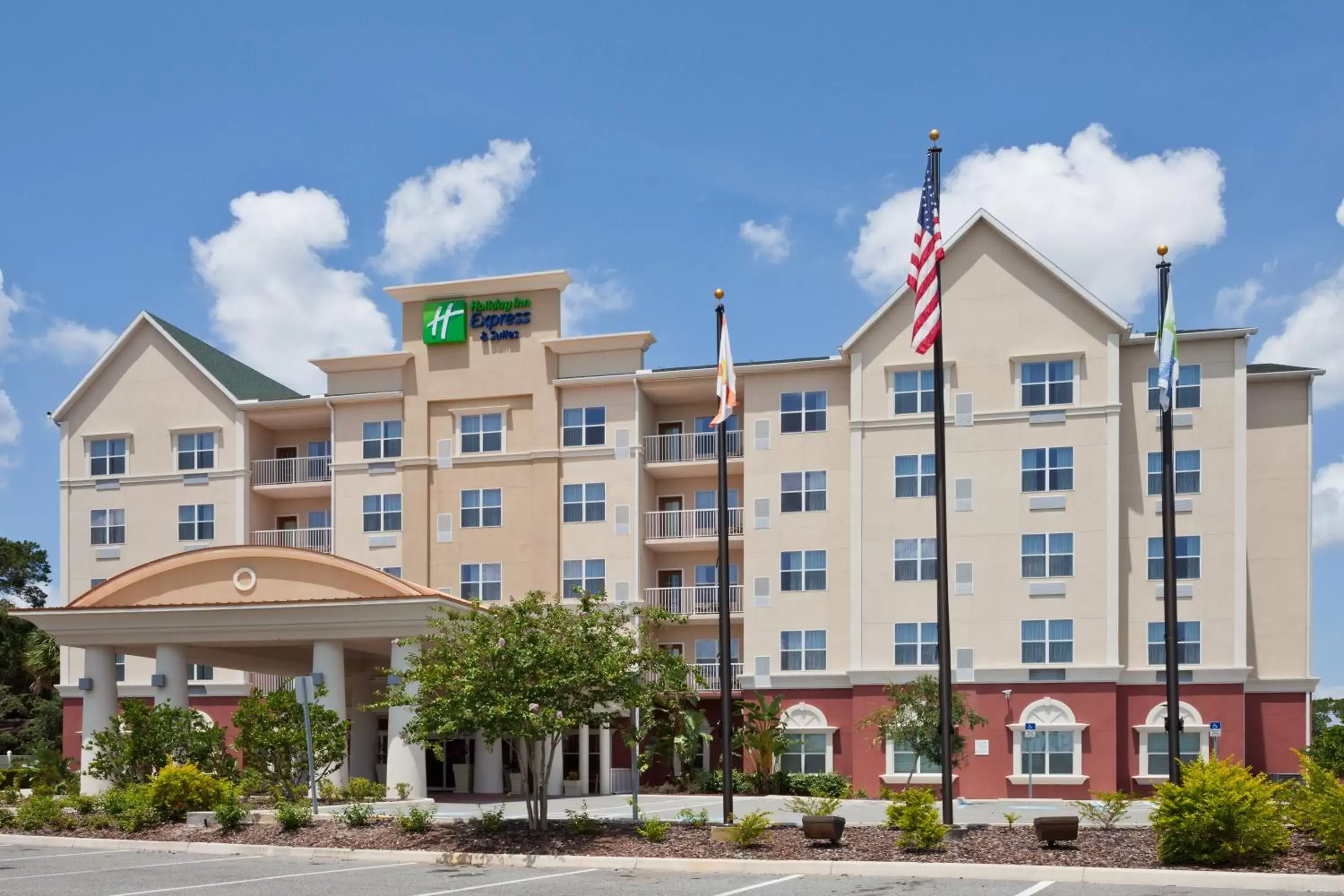 Property Building in Holiday Inn Express & Suites Lakeland North I-4, an IHG Hotel