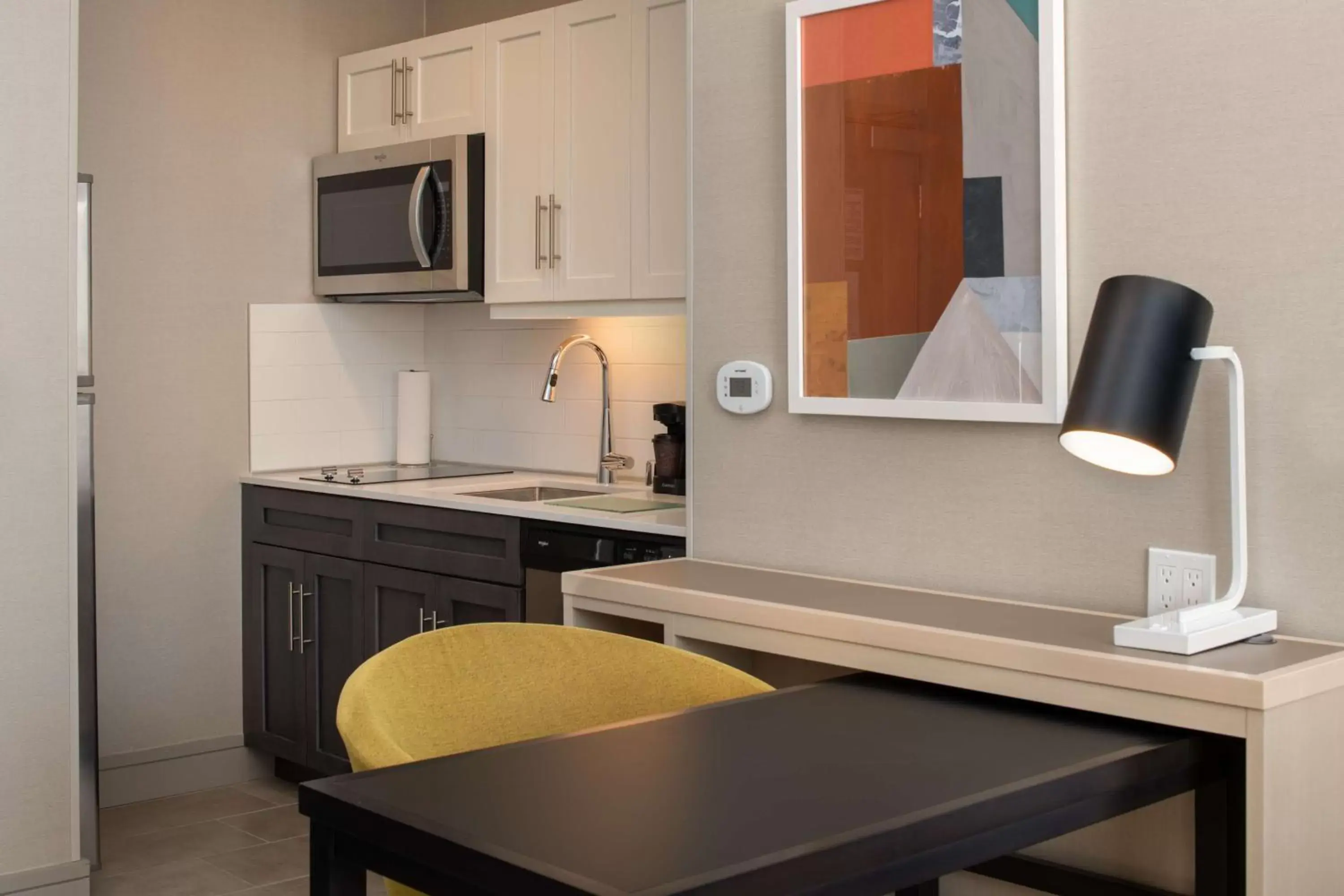 Bedroom, Kitchen/Kitchenette in Homewood Suites By Hilton Belmont