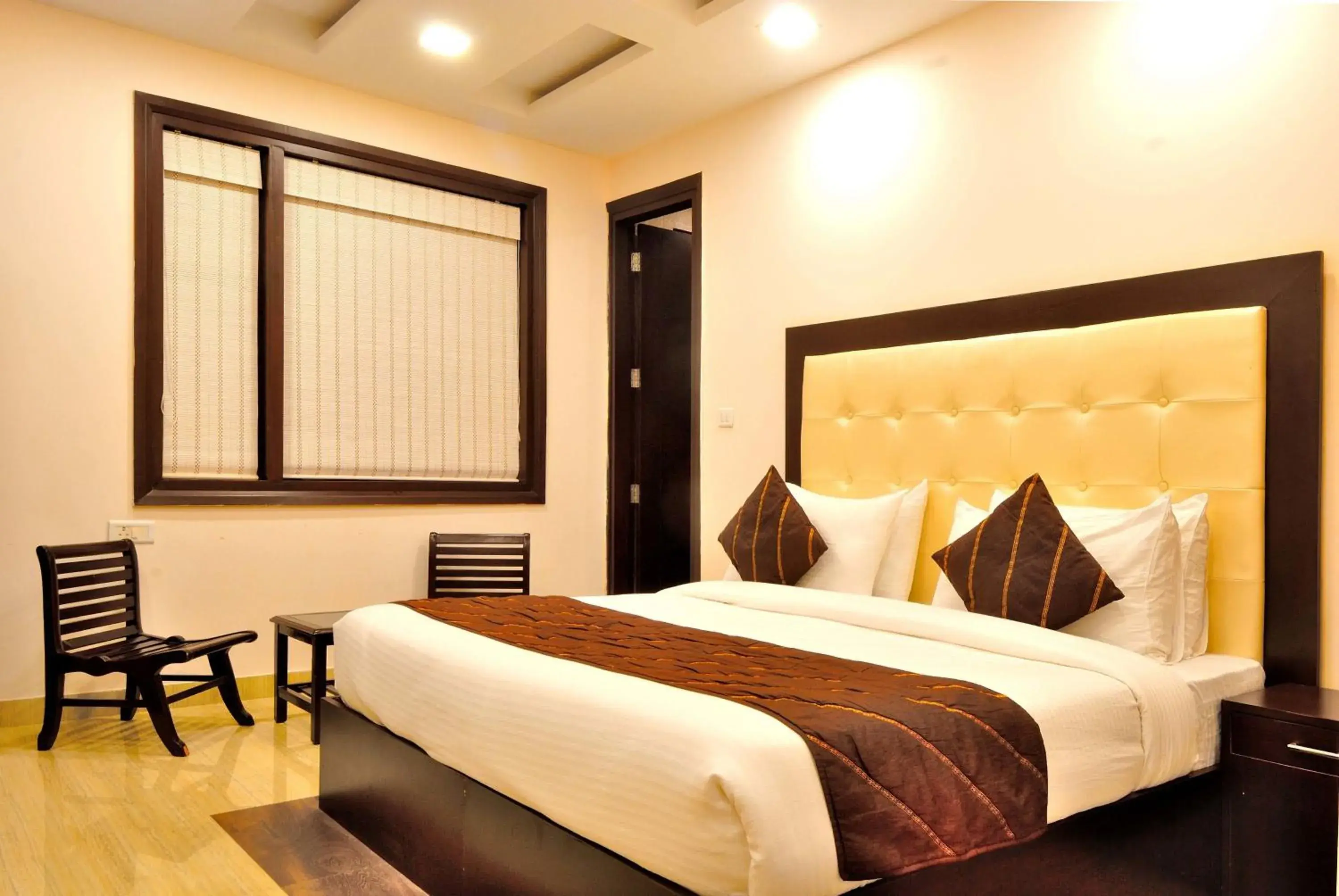 Bedroom, Bed in Hotel Kings Inn, Karol Bagh, New Delhi