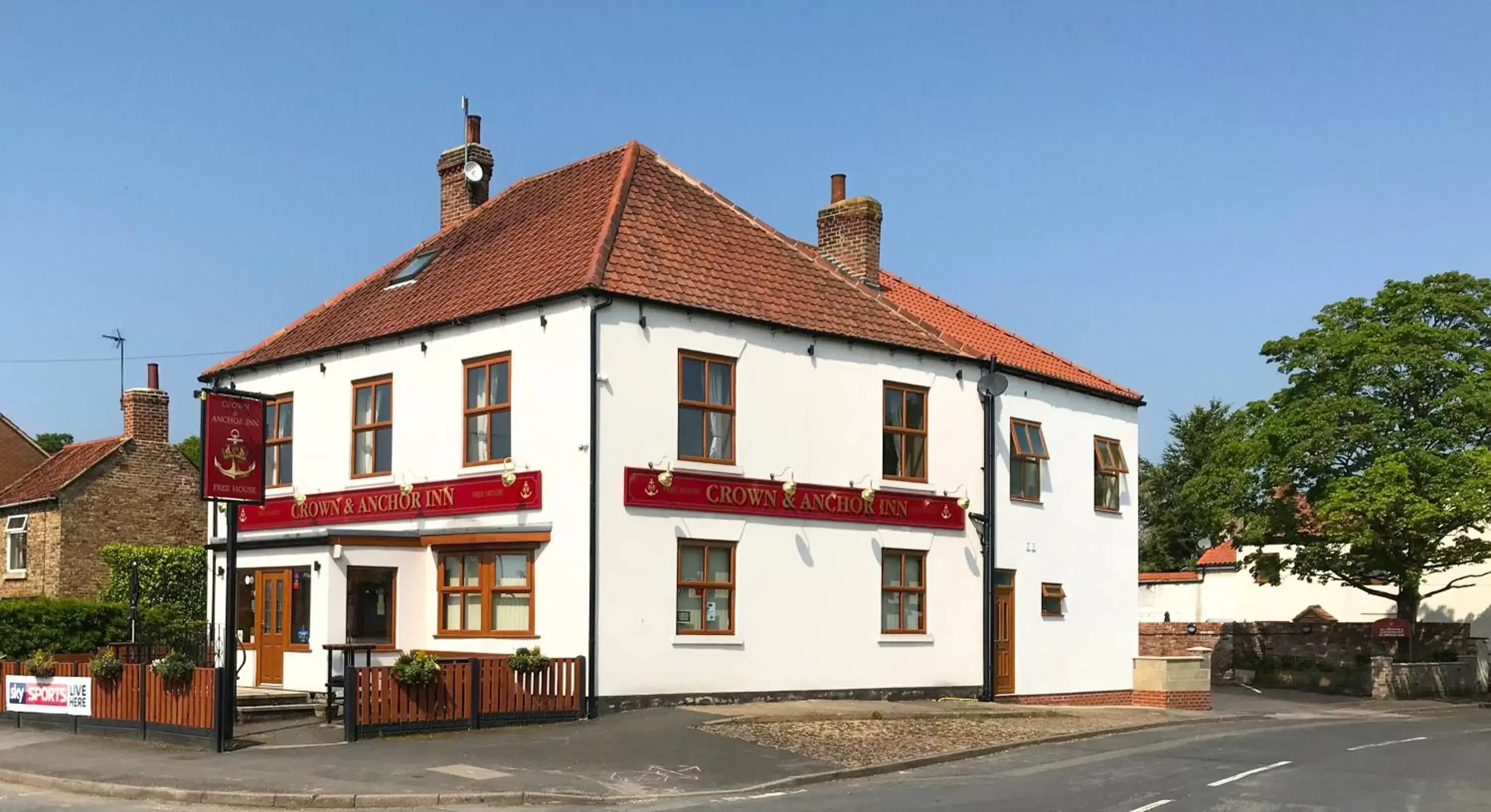 Facade/entrance, Property Building in Crown & Anchor Inn