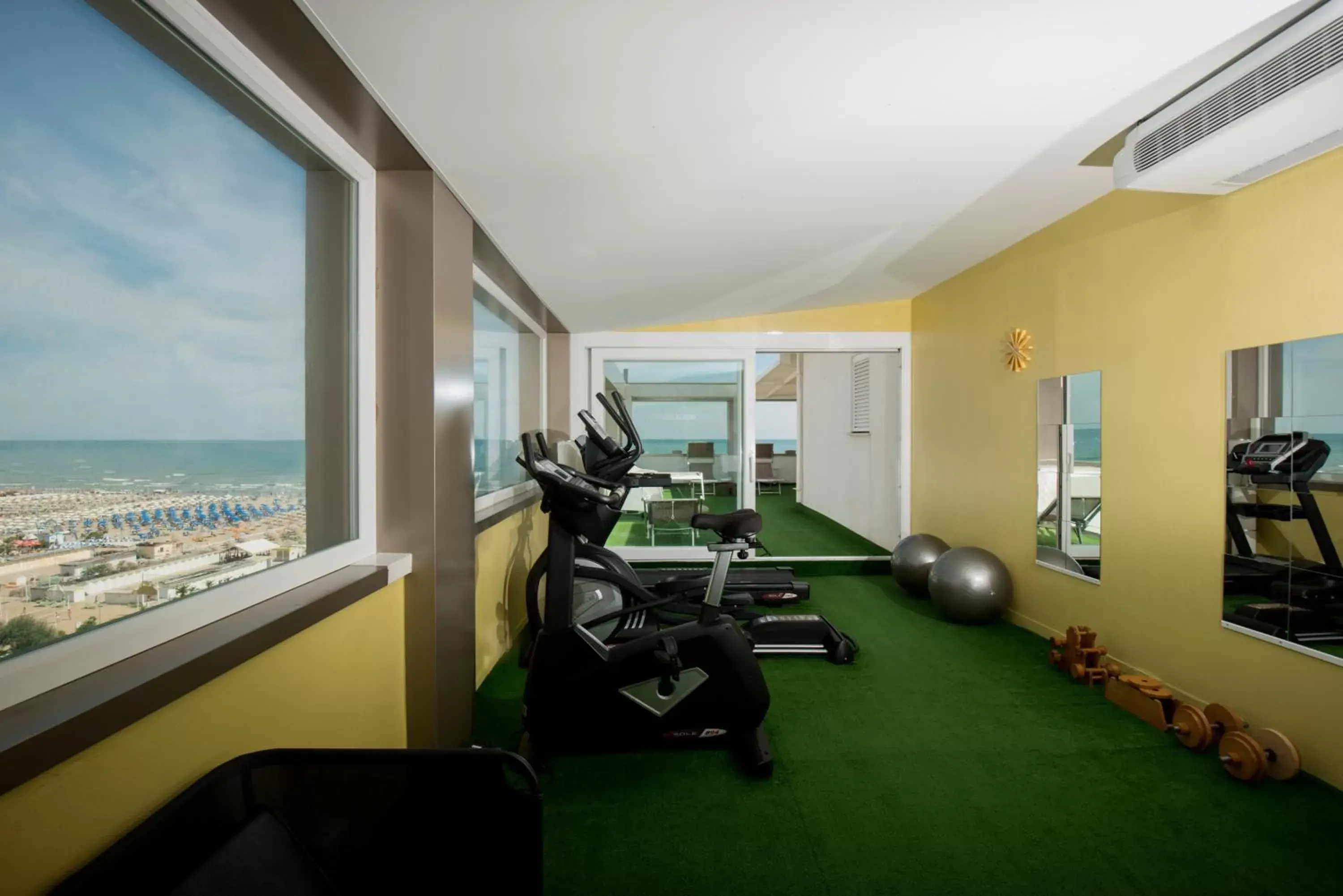 Fitness centre/facilities, View in National Hotel