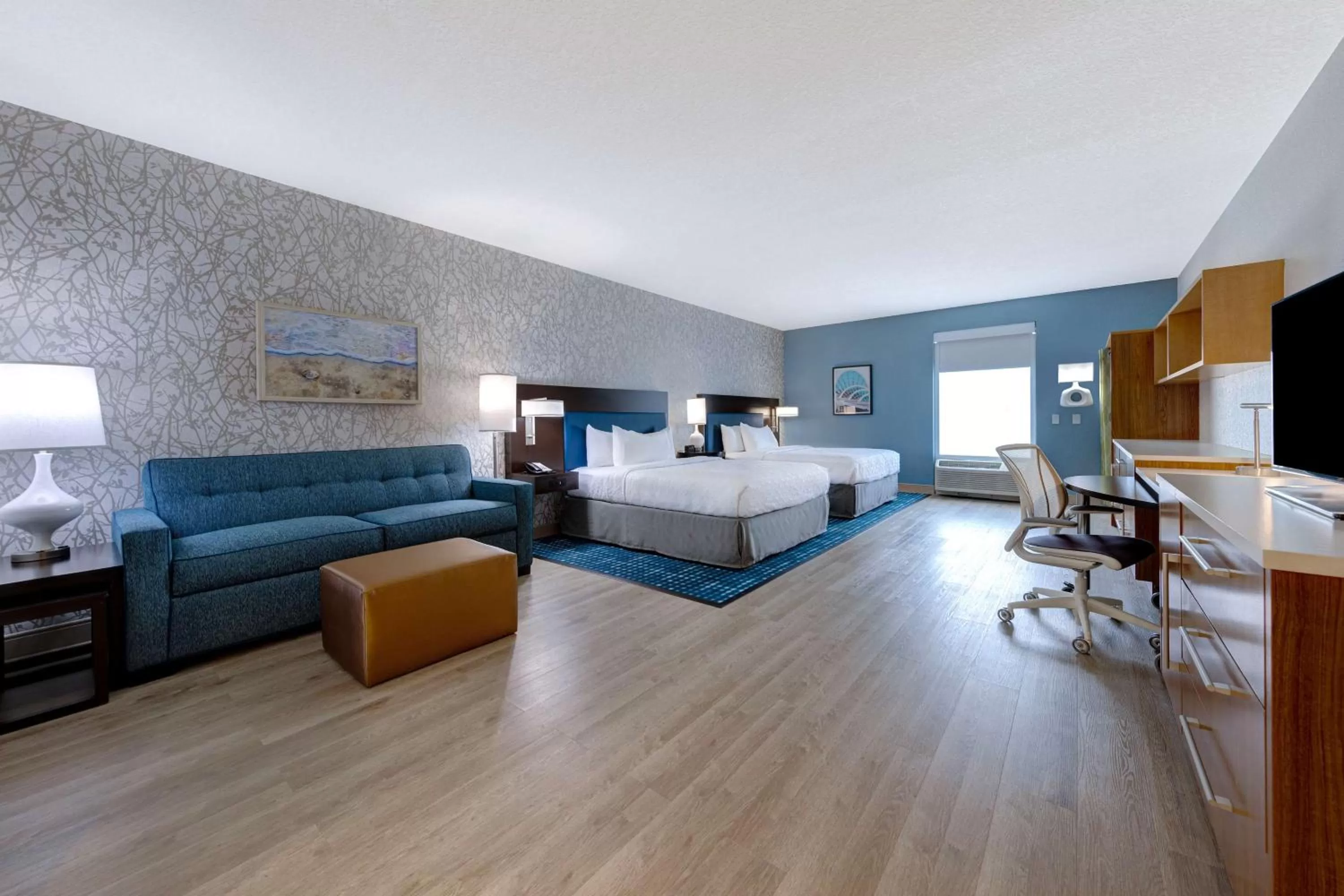 Living room, Bed in Home2 Suites by Hilton Orlando International Drive South - Free Shuttle to Theme Parks