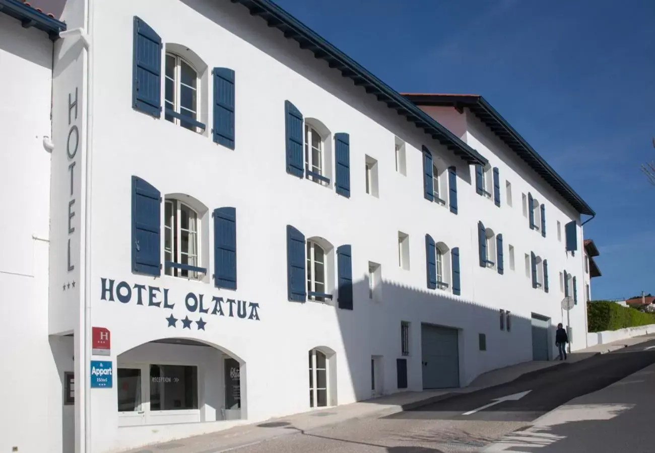 Facade/entrance, Property Building in Hôtel & Appart-hôtel Olatua