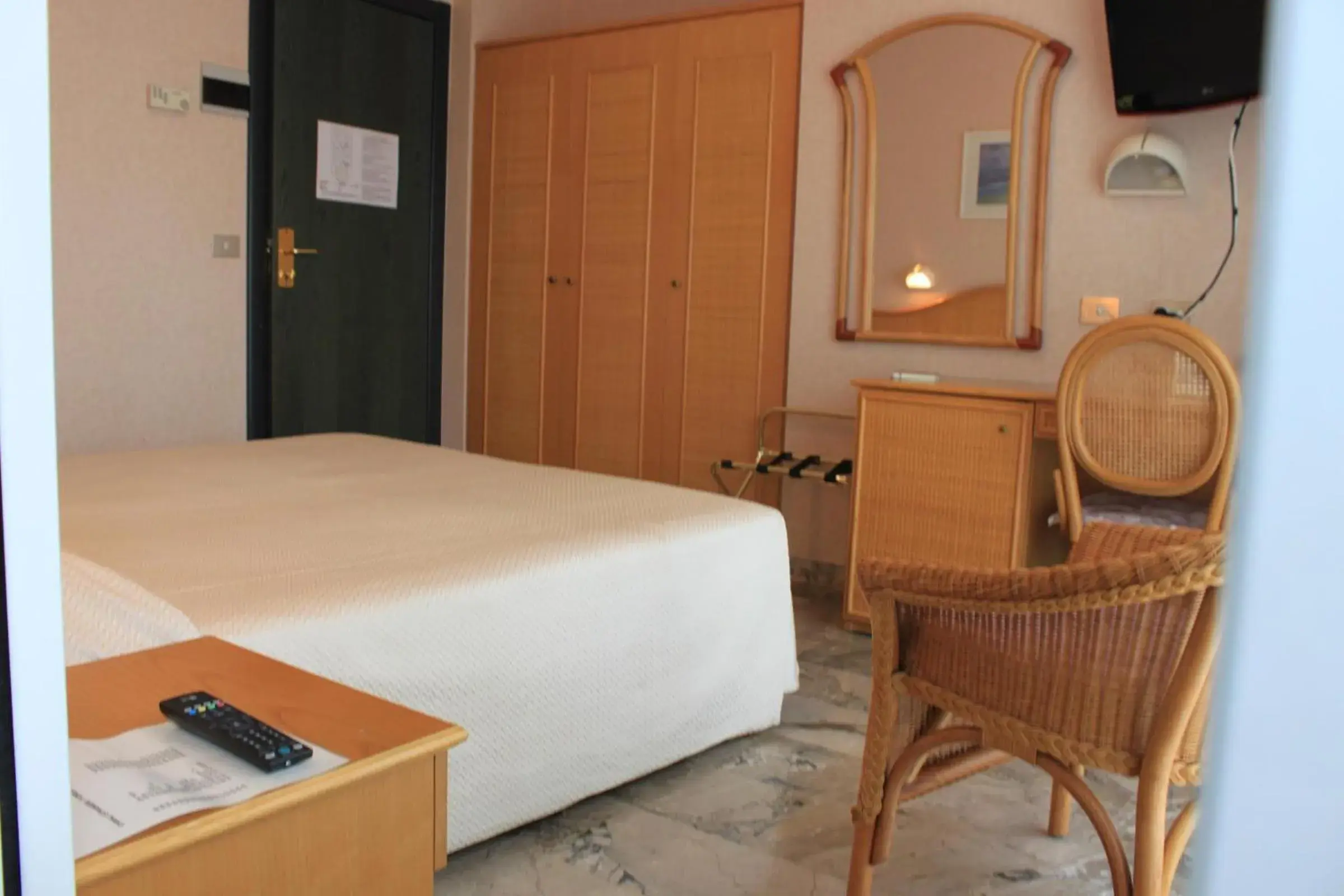 Classic Double or Twin Room with Hill View in Hotel Garden Lido