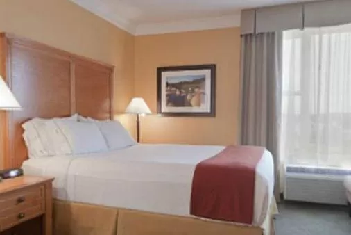Queen Room - Disability Access in Holiday Inn Express Hotel & Suites Charlottetown by IHG