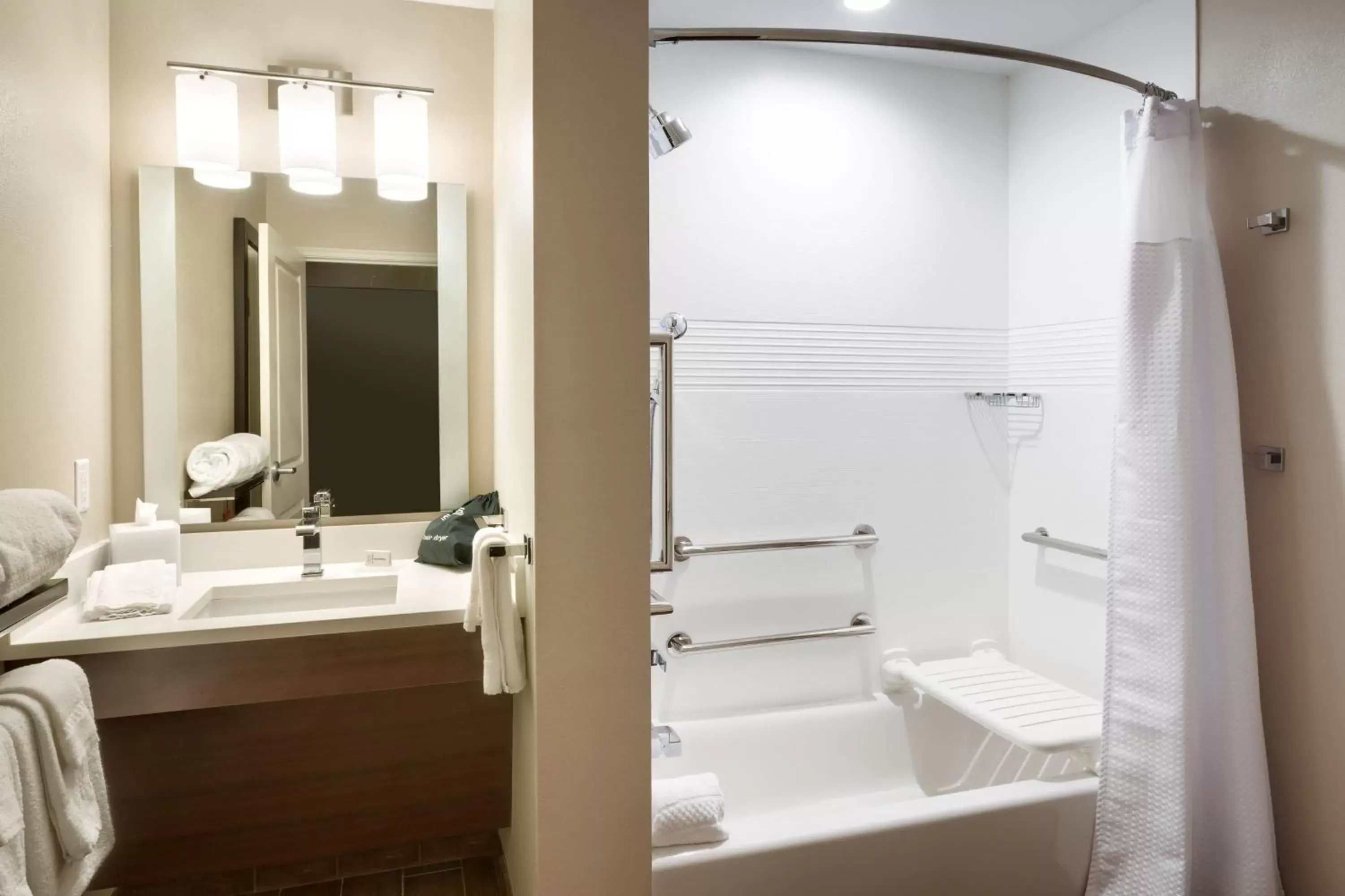 Bathroom in TownePlace Suites by Marriott Clovis