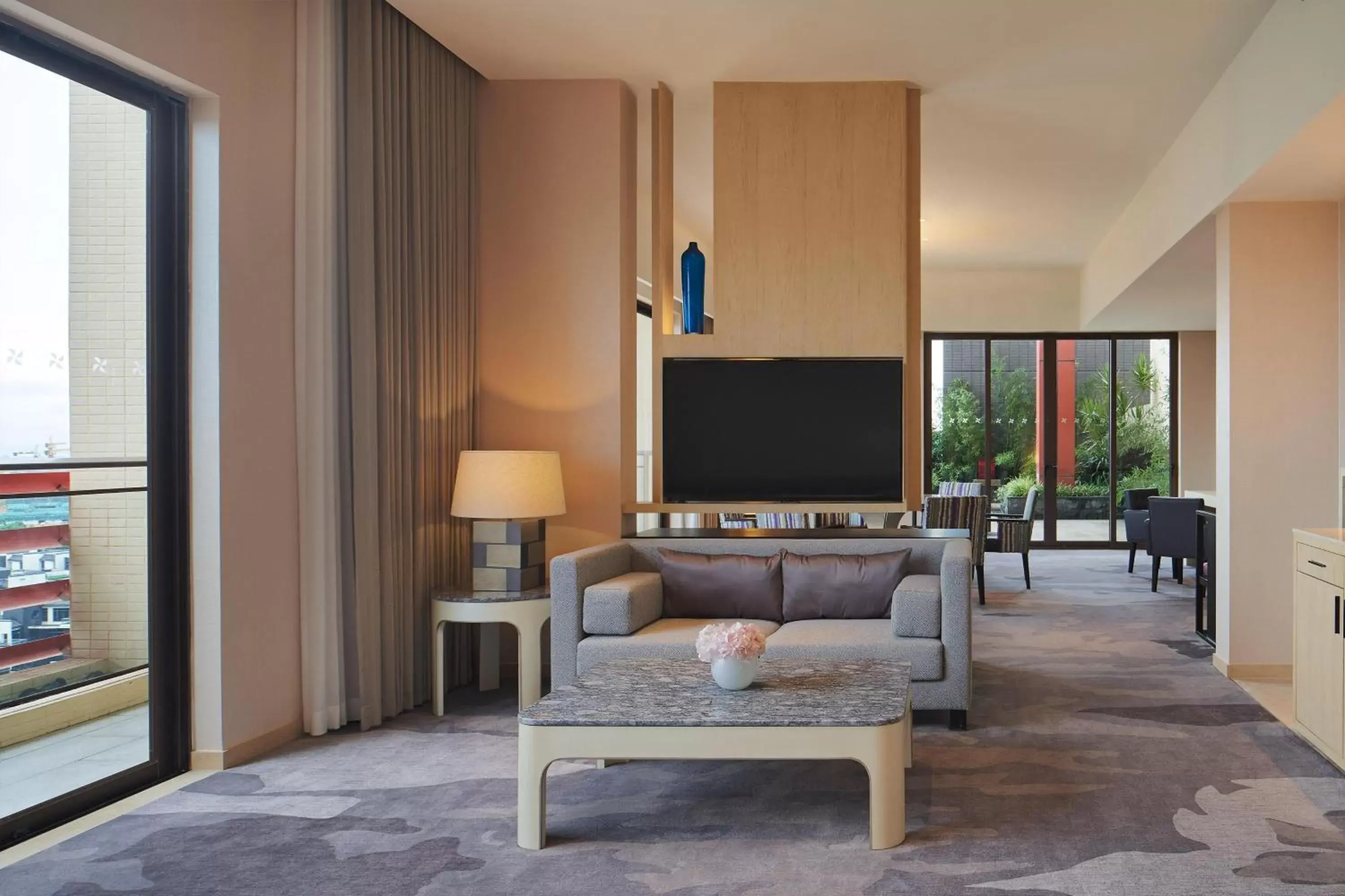 Living room, Seating Area in Four Points by Sheraton Guangdong, Heshan