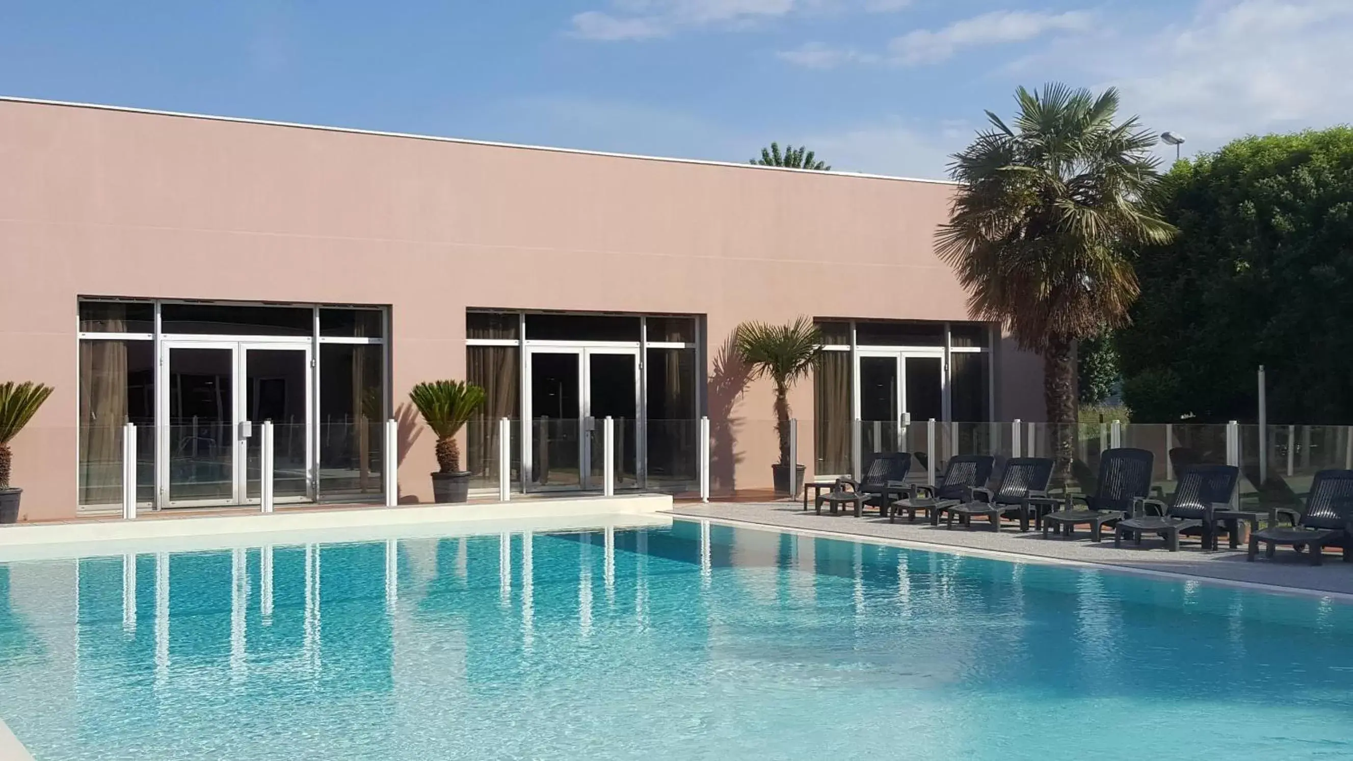 Patio, Swimming Pool in Best Western Plus Hotel Admiral