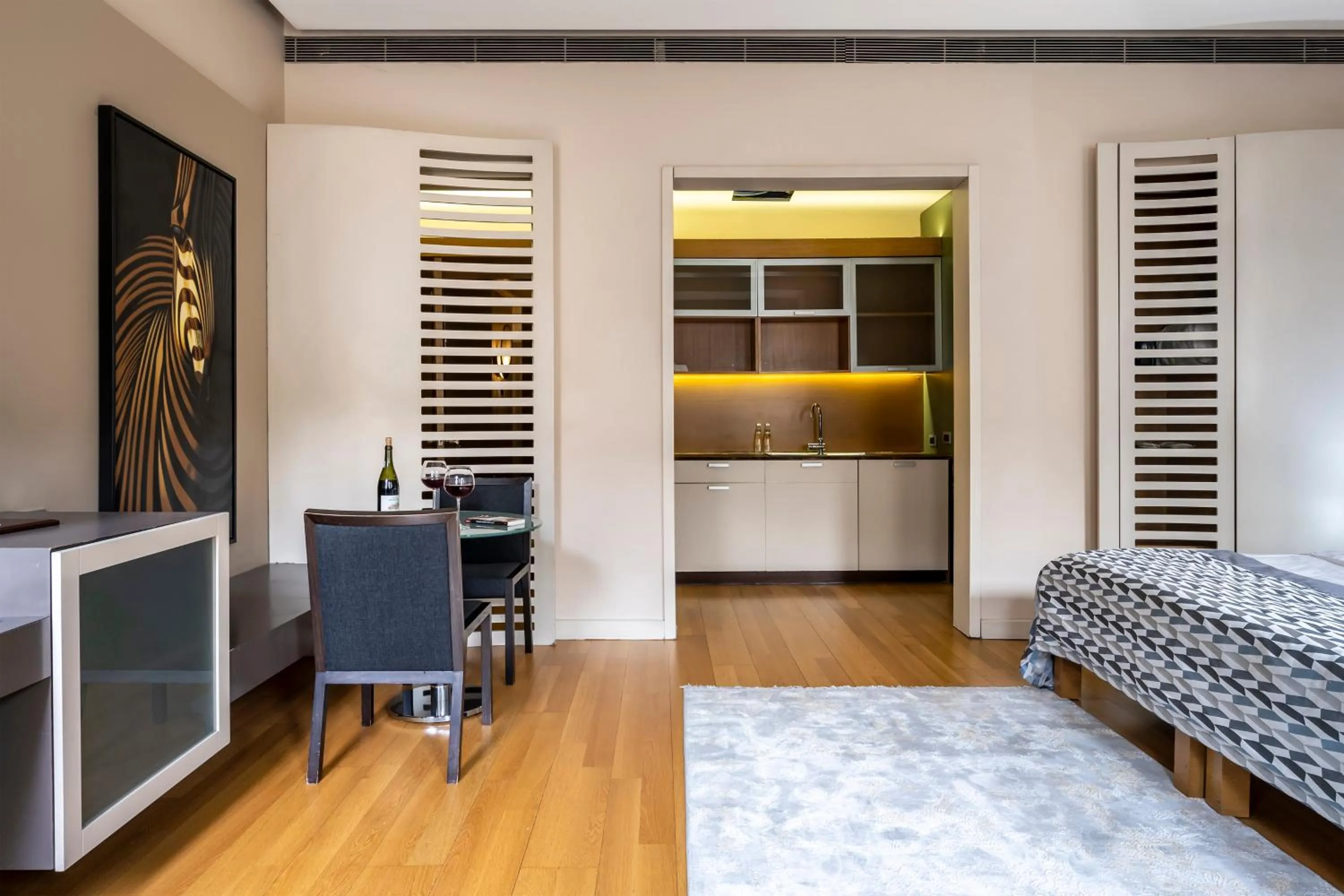 Kitchen or kitchenette in Ansen Hotel and Suites