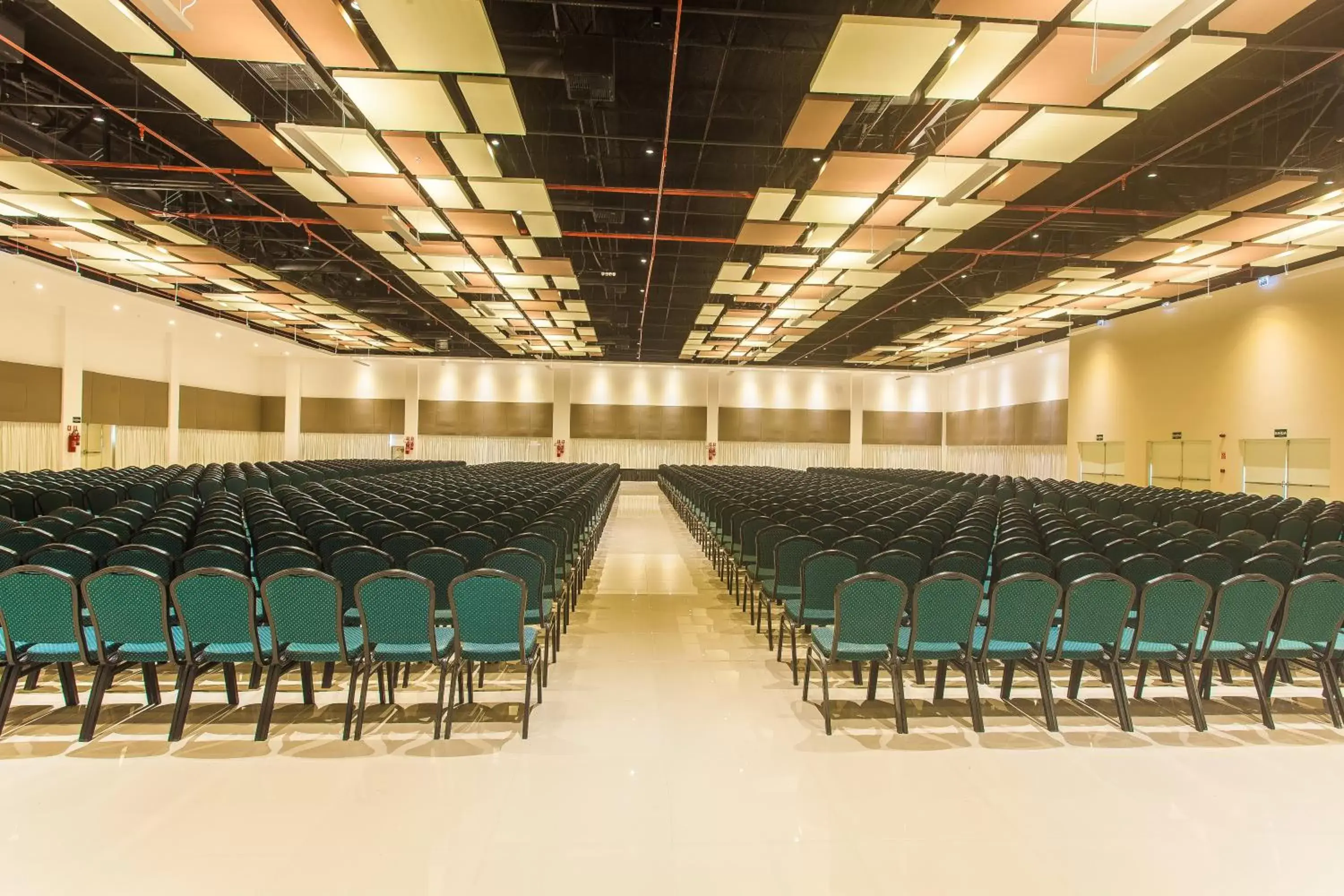 Meeting/conference room in Holiday Inn Natal, an IHG Hotel