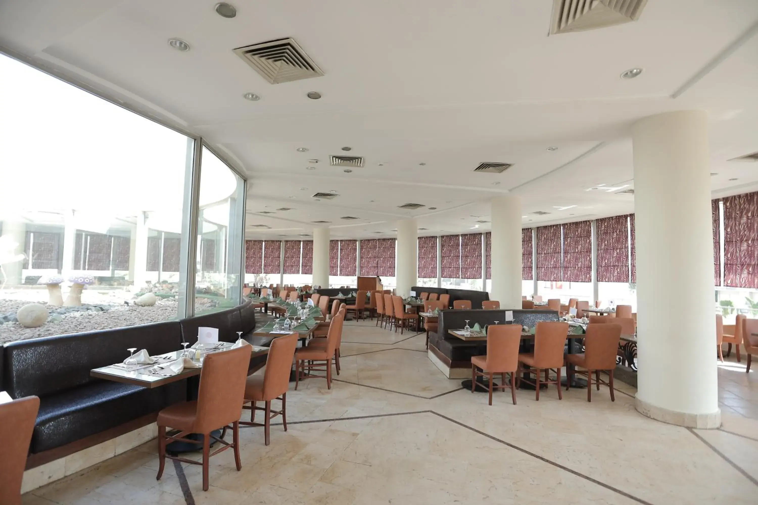 Restaurant/Places to Eat in Pyramids Park Resort Cairo